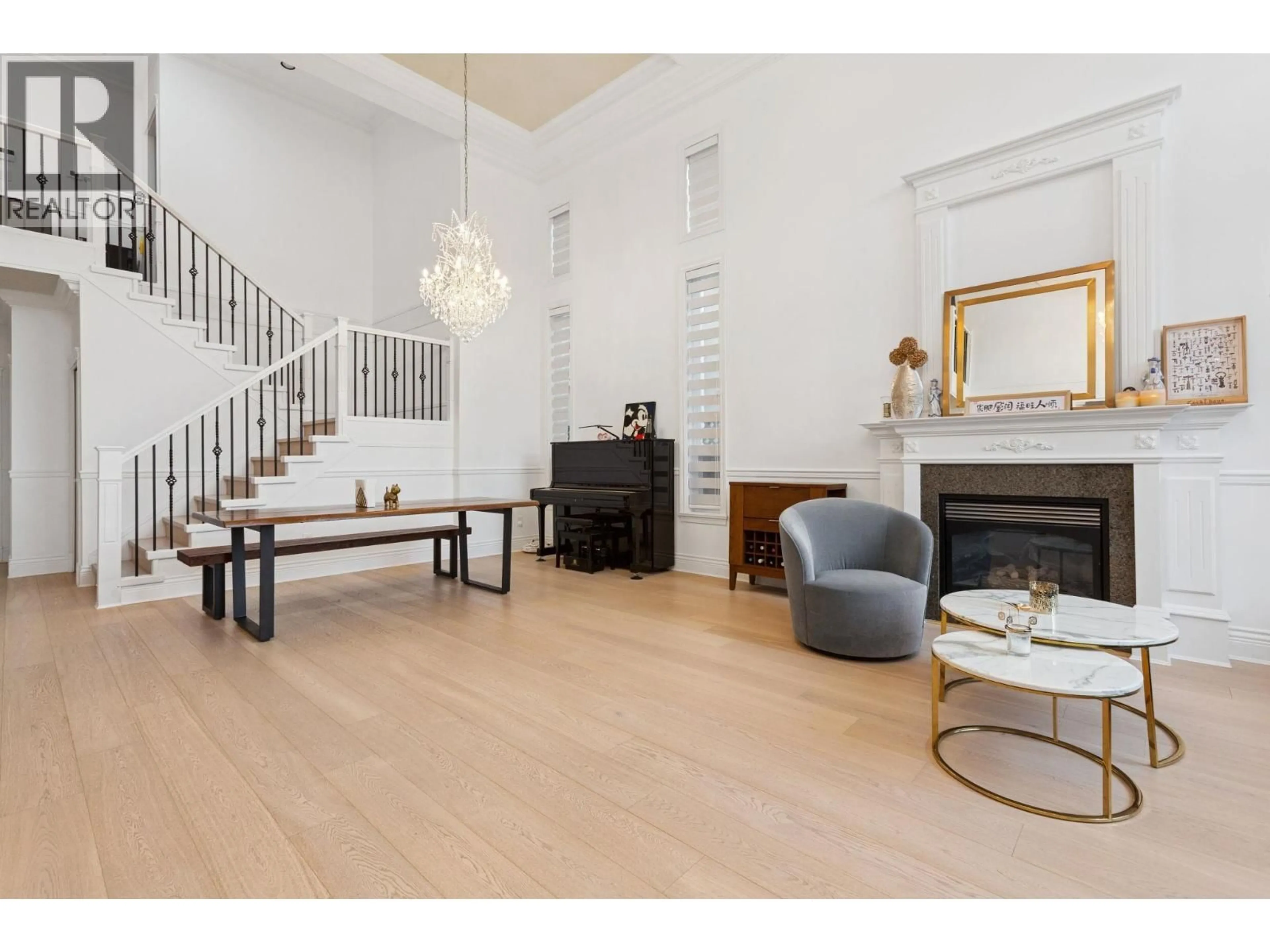 Living room with furniture, wood/laminate floor for 5580 CANTRELL ROAD, Richmond British Columbia V7C3H1