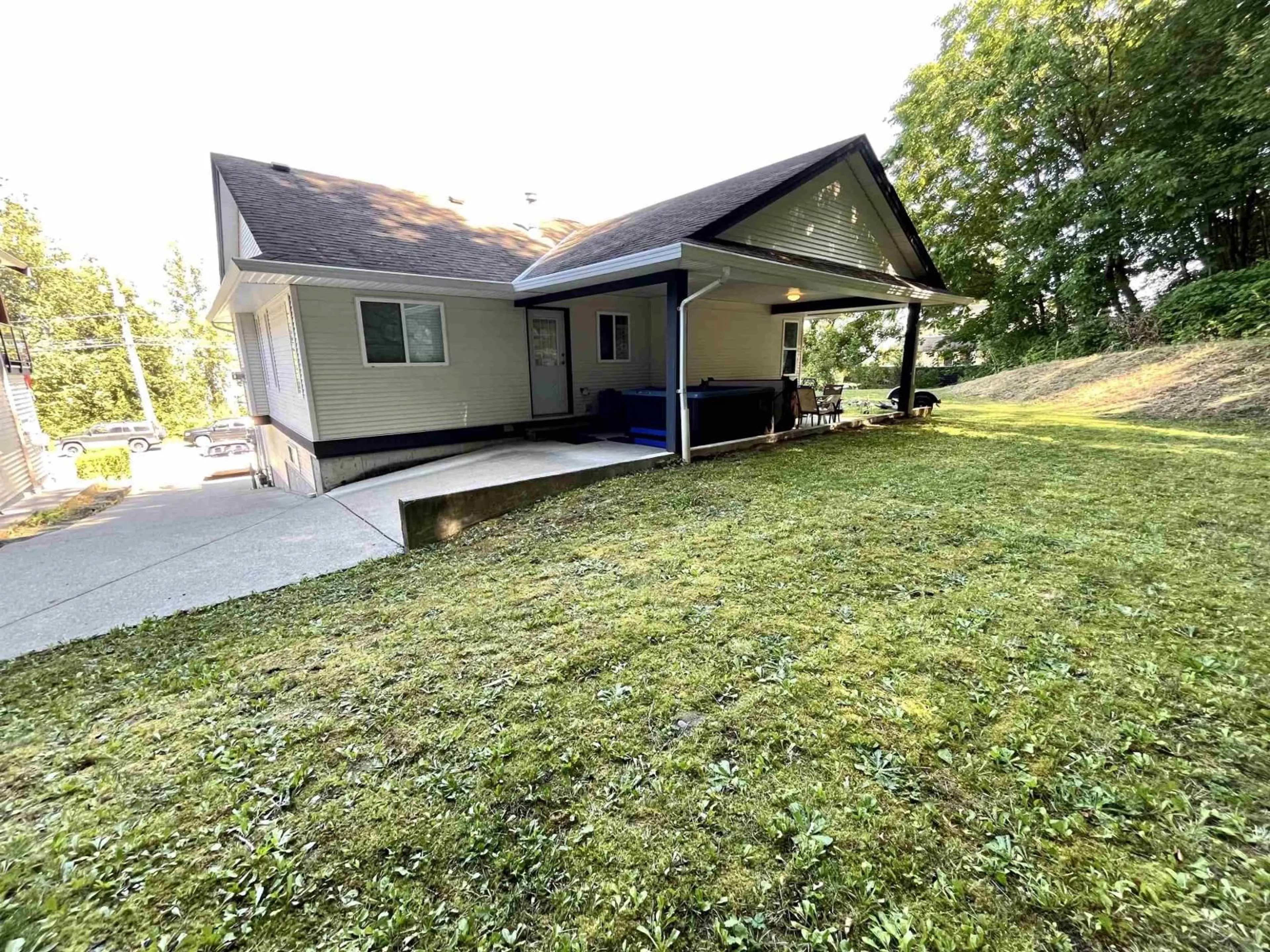 A pic from outside/outdoor area/front of a property/back of a property/a pic from drone, unknown for 8579 MCCUTCHEON AVENUE, Chilliwack British Columbia V2P7L3
