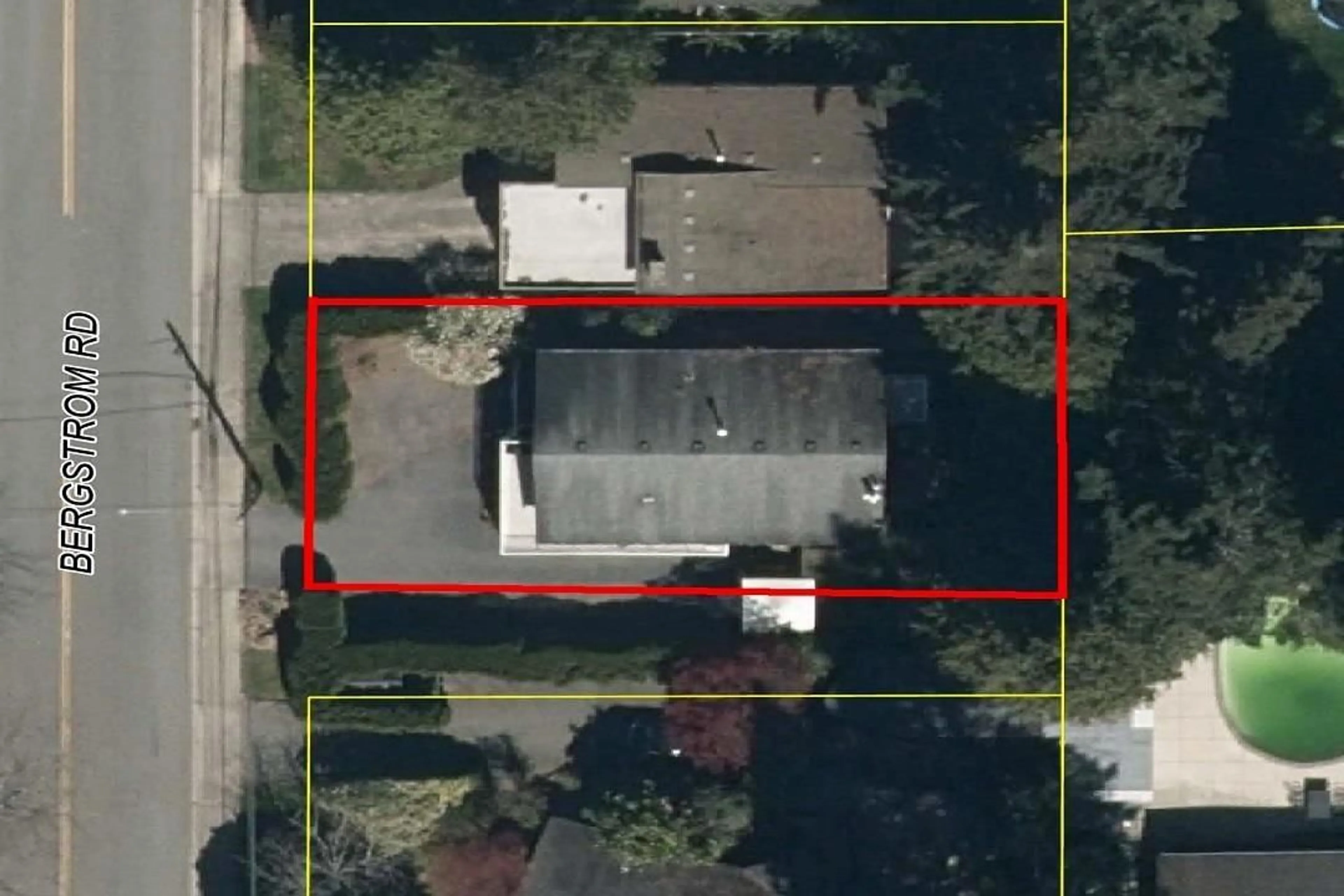 A pic from outside/outdoor area/front of a property/back of a property/a pic from drone, building for 1410 BERGSTROM ROAD, White Rock British Columbia V4B5E1