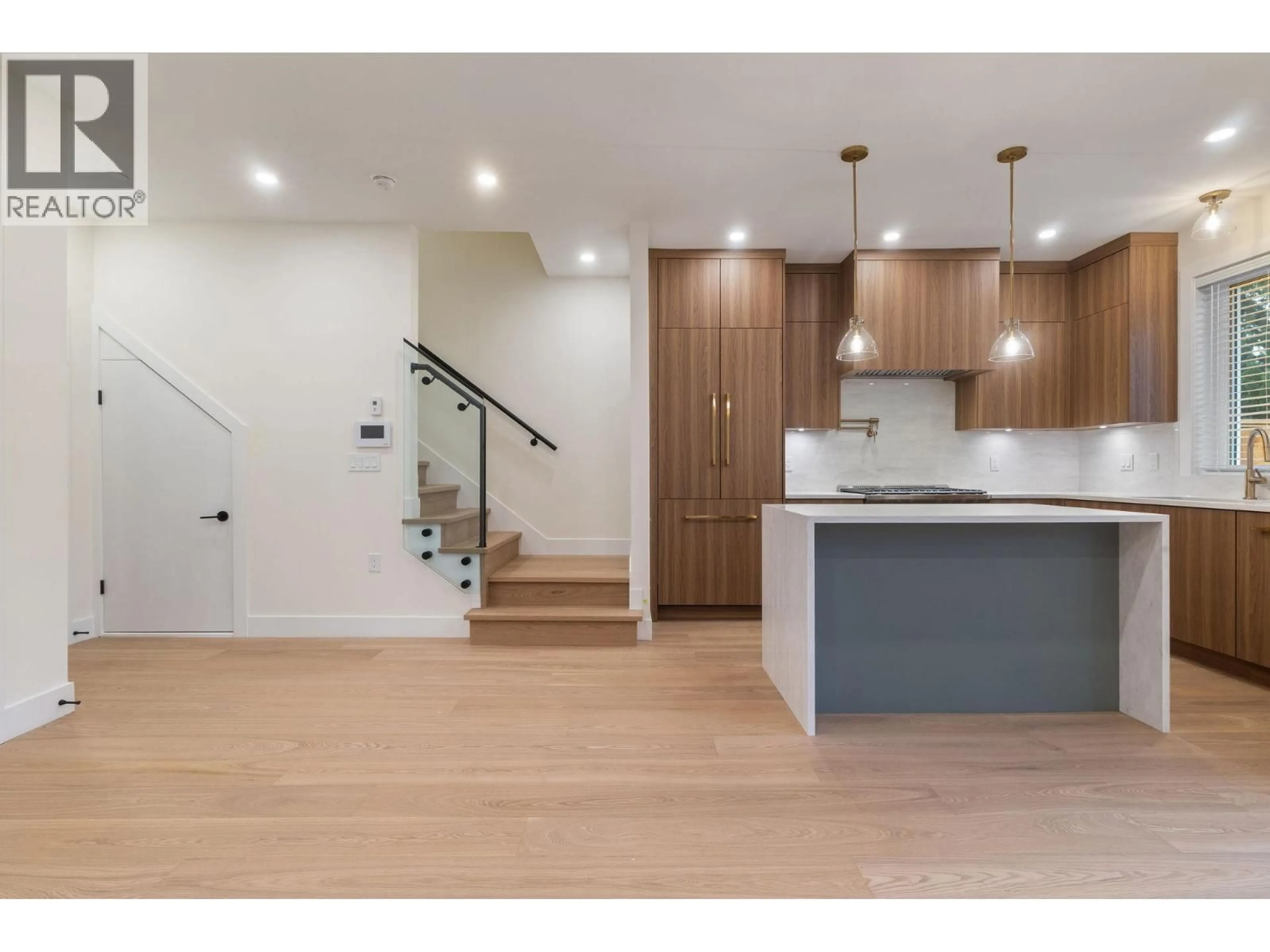 Open concept kitchen, wood/laminate floor for 2055 4TH AVENUE, Vancouver British Columbia V5N1K5
