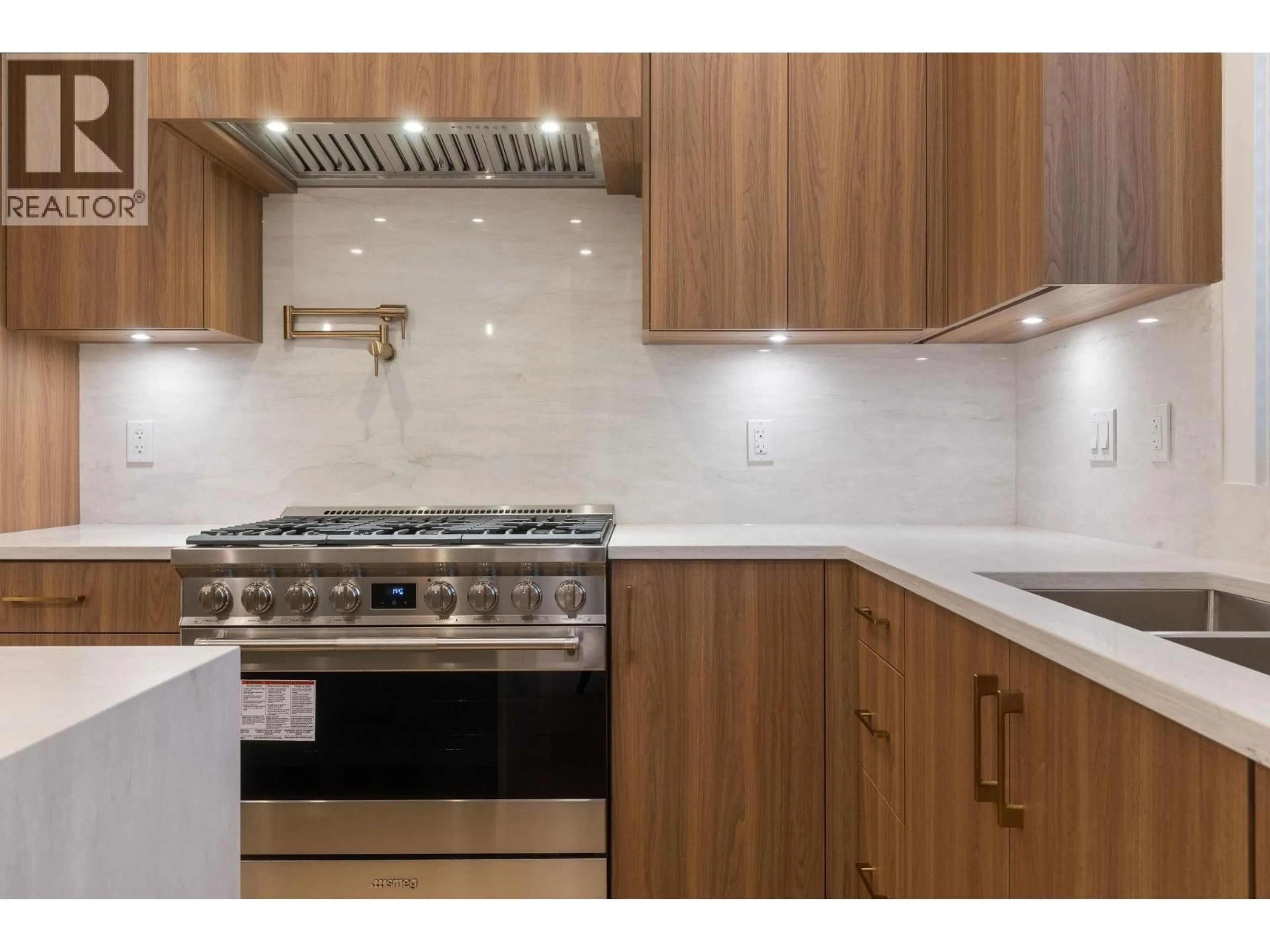 Standard kitchen, unknown for 2055 4TH AVENUE, Vancouver British Columbia V5N1K5