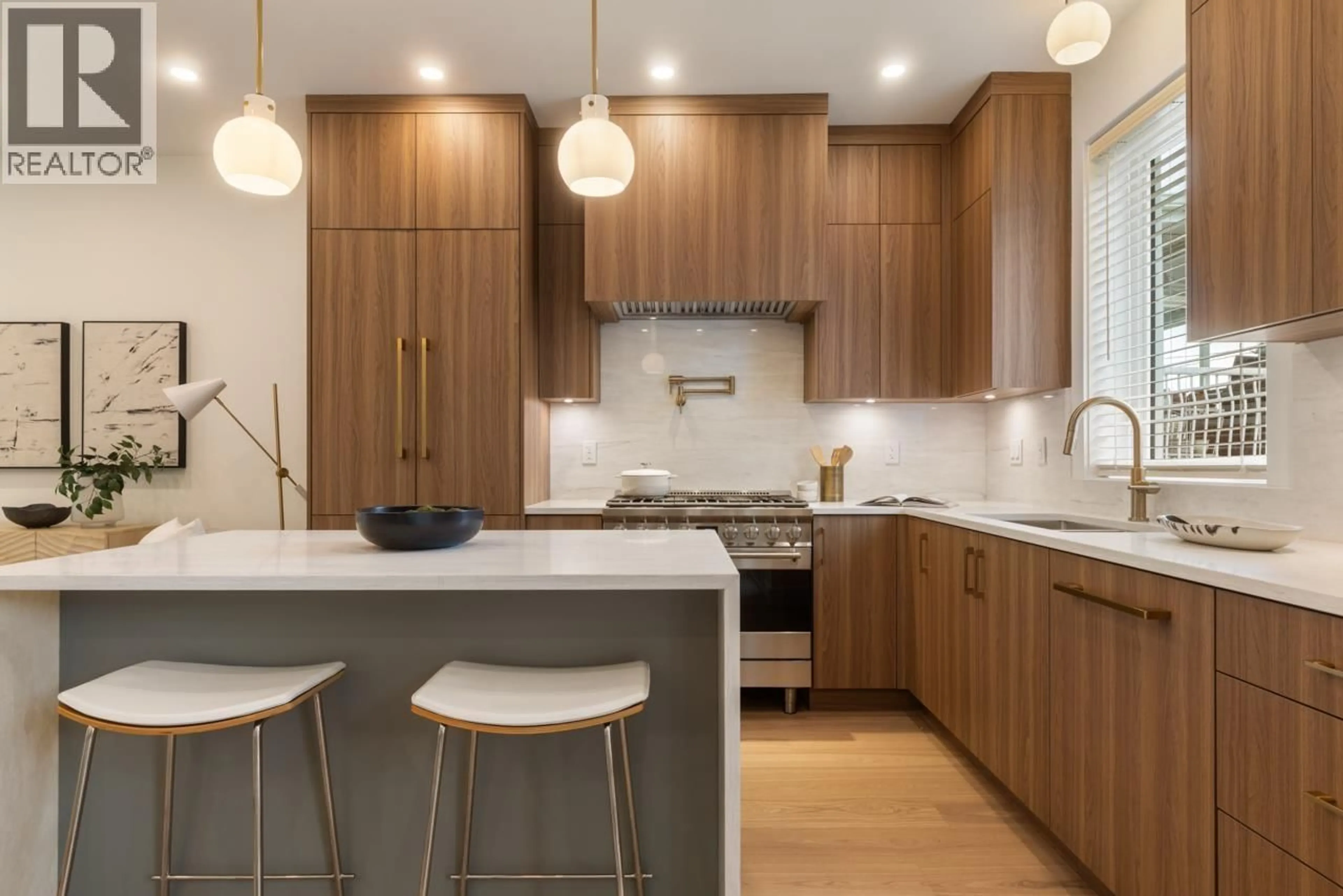 Contemporary kitchen, unknown for 2049 4TH AVENUE, Vancouver British Columbia V5N1K5