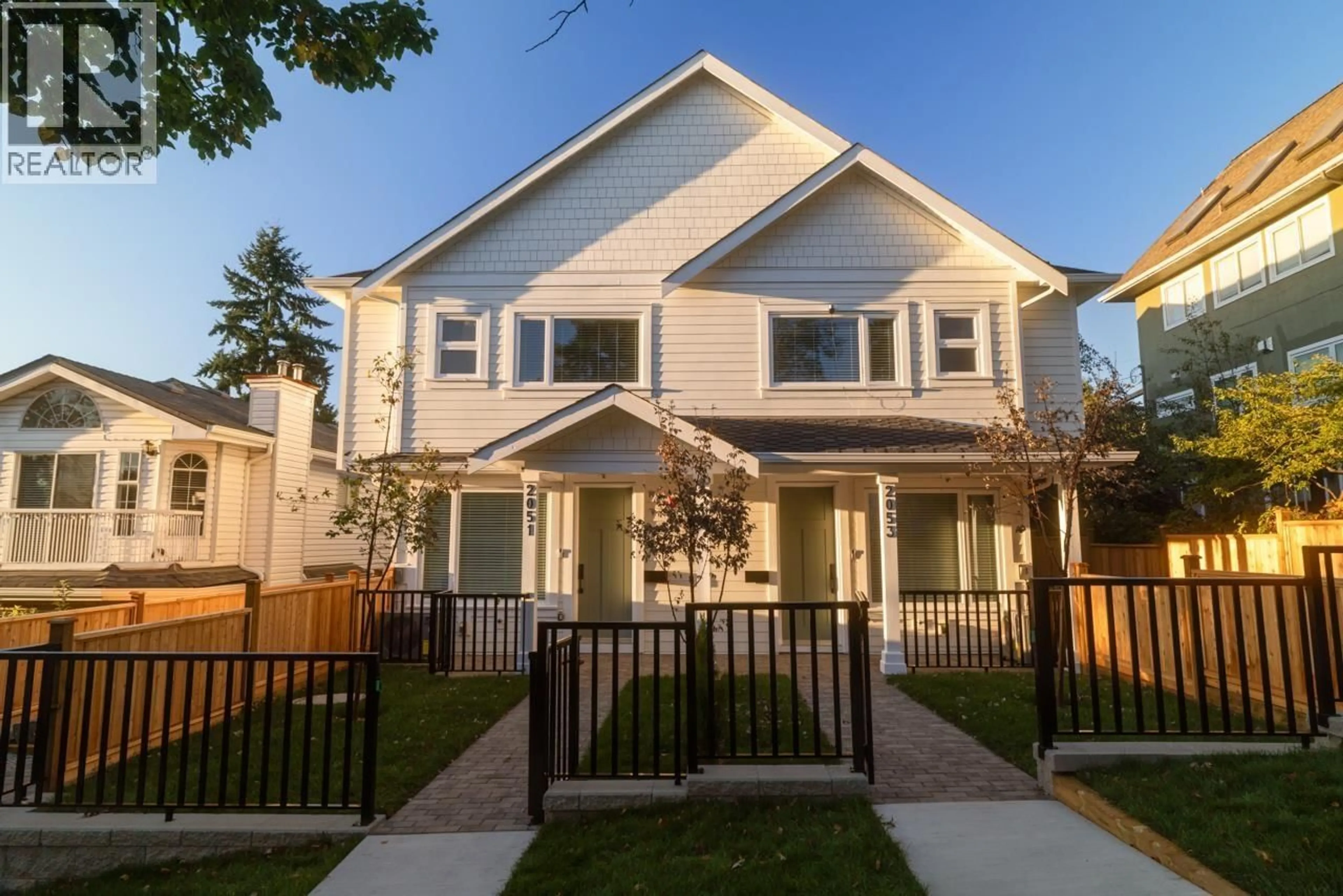 Home with vinyl exterior material, street for 2049 4TH AVENUE, Vancouver British Columbia V5N1K5