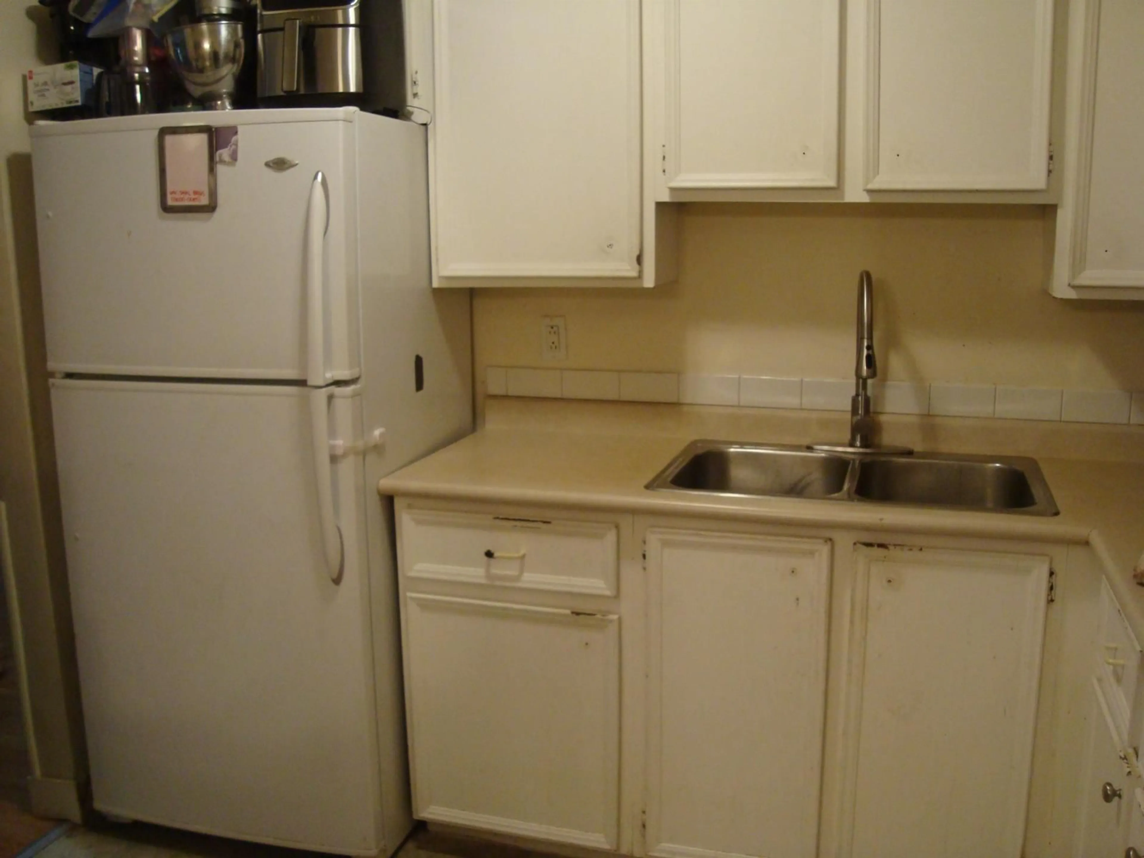 Standard kitchen, unknown for 126 - 32850 GEORGE FERGUSON WAY, Abbotsford British Columbia V2S7K1