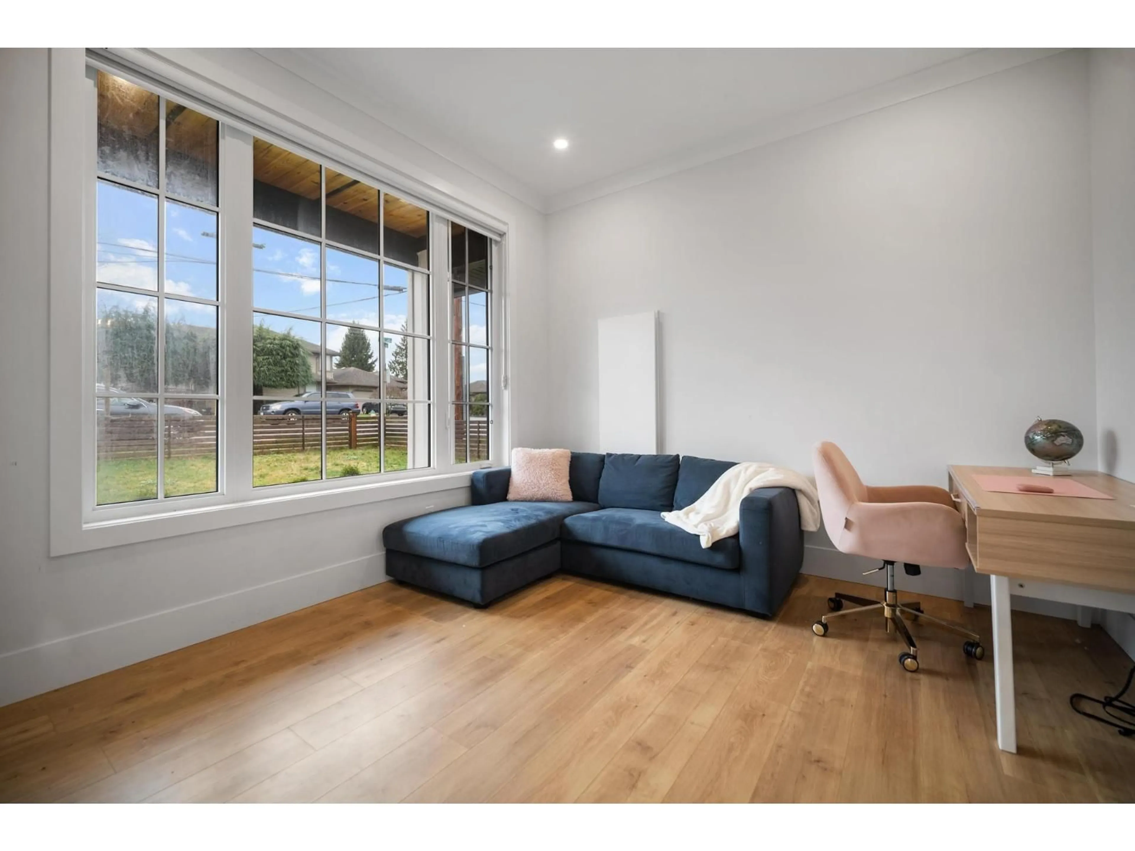 Living room with furniture, wood/laminate floor for 8910 117A STREET, Delta British Columbia V4C6C8