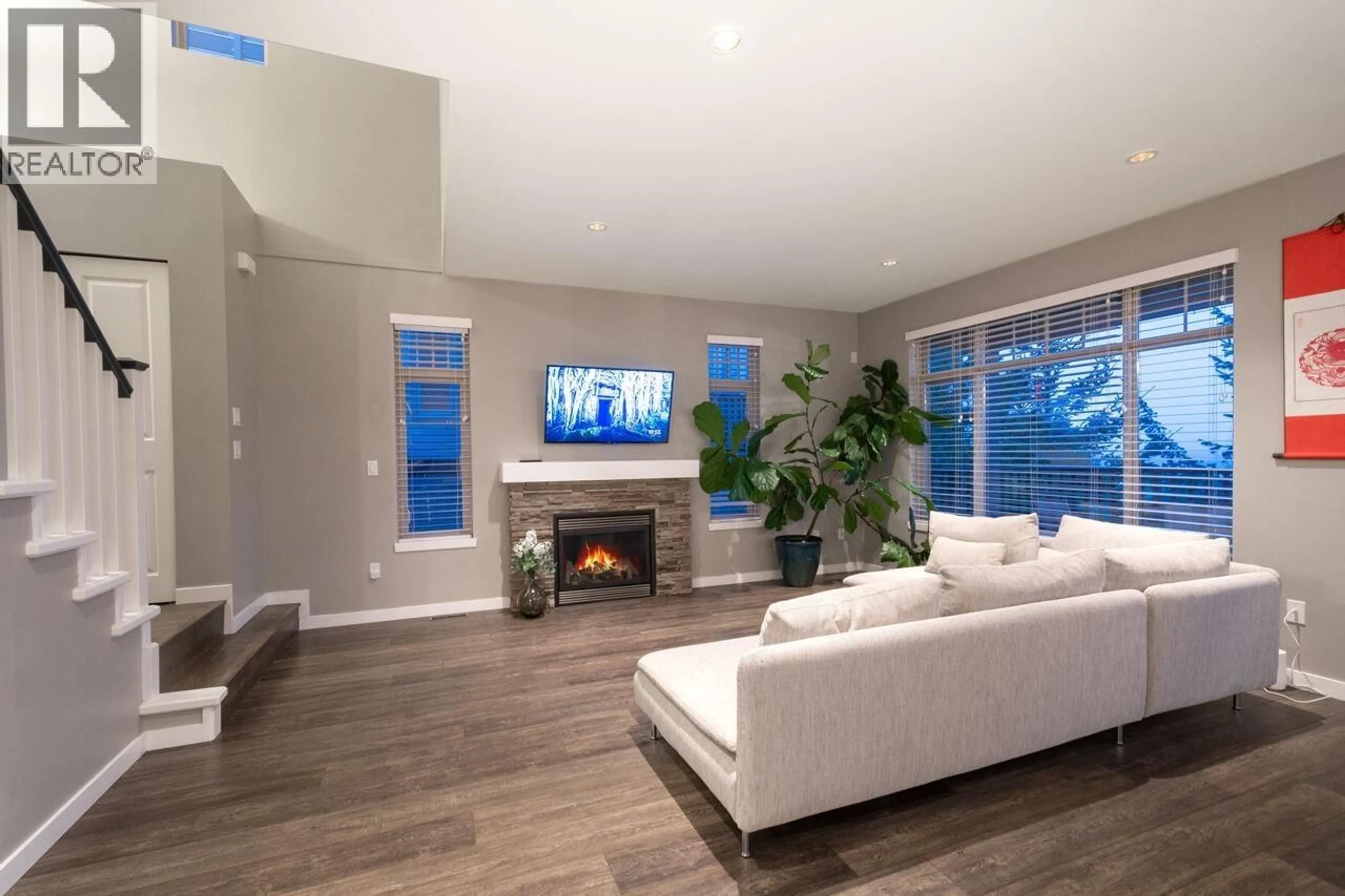 Living room with furniture, unknown for 59 - 55 HAWTHORN DRIVE, Port Moody British Columbia V3H0B3