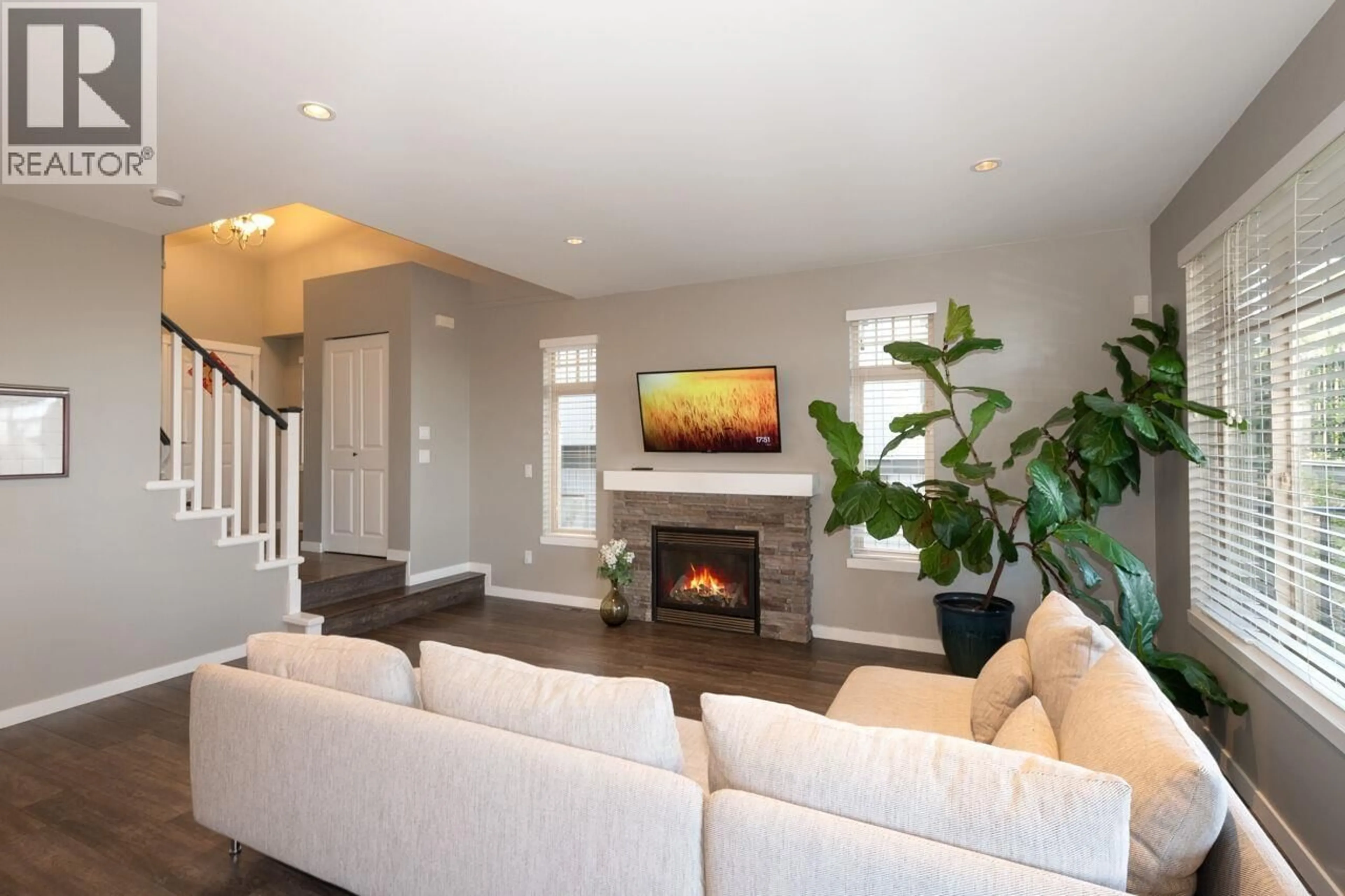 Living room with furniture, unknown for 59 - 55 HAWTHORN DRIVE, Port Moody British Columbia V3H0B3