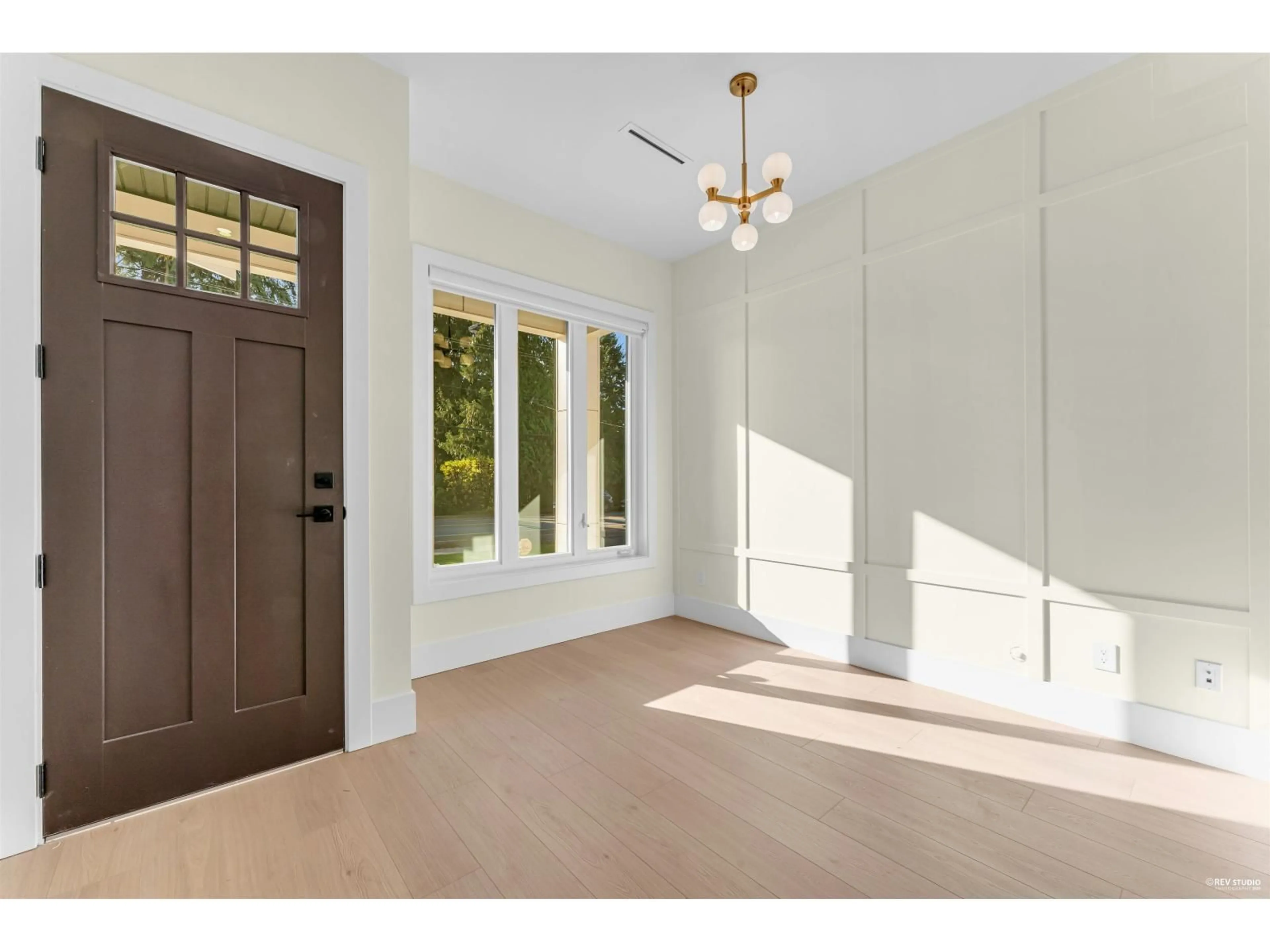 Indoor entryway for 11739 80 AVENUE, Delta British Columbia V4C7T9