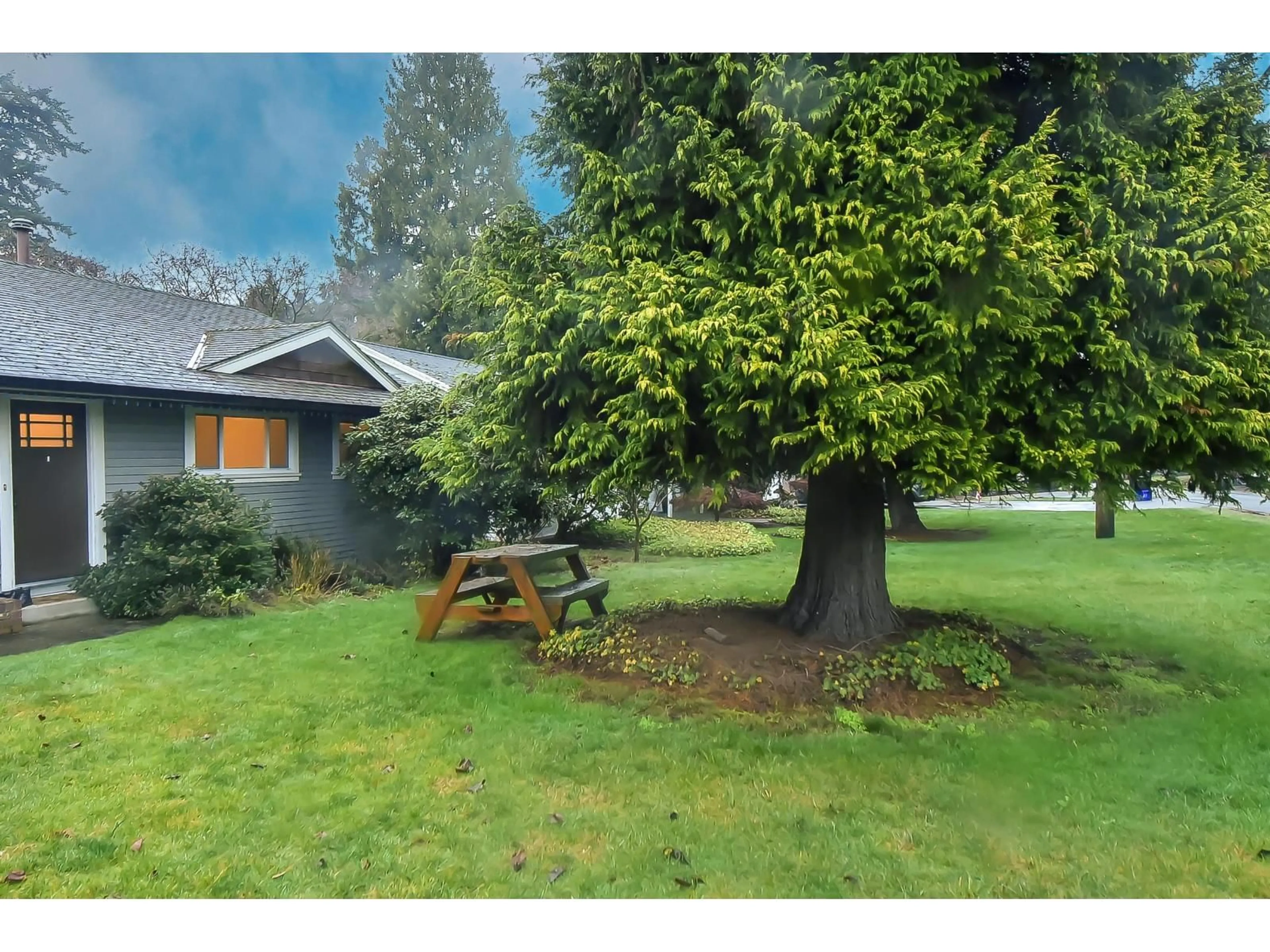 A pic from outside/outdoor area/front of a property/back of a property/a pic from drone, unknown for 19735 48 AVENUE, Langley British Columbia V3A3L2