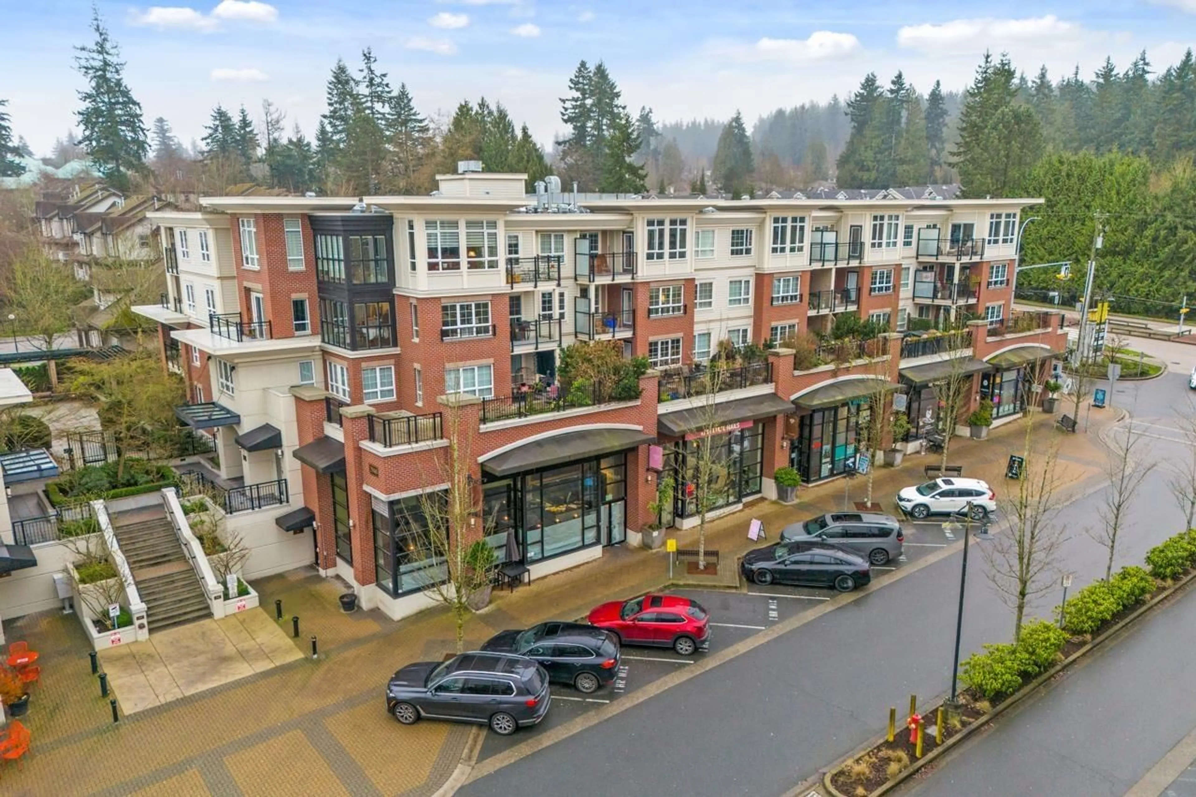 A pic from outside/outdoor area/front of a property/back of a property/a pic from drone, unknown for 411 - 2940 KING GEORGE BOULEVARD, Surrey British Columbia V4P0E4