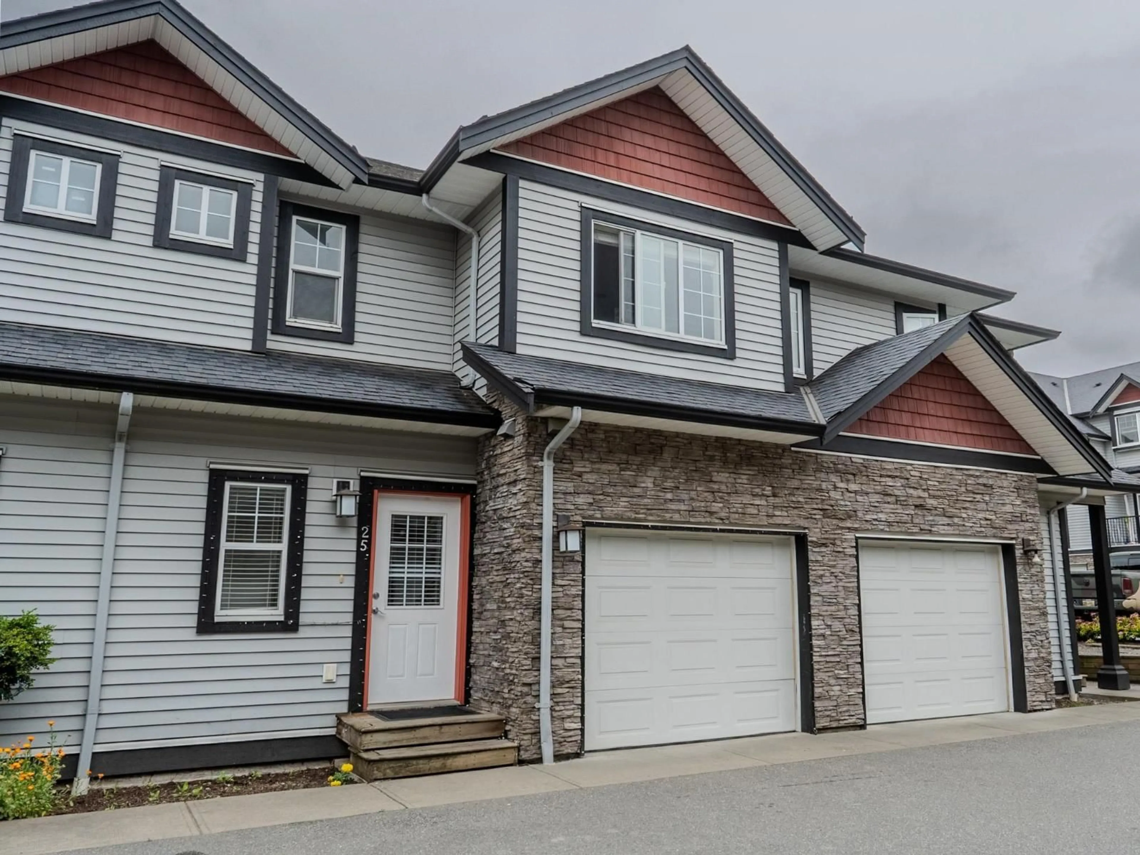 Home with vinyl exterior material, street for 25 - 31235 UPPER MACLURE ROAD, Abbotsford British Columbia V2T0B2