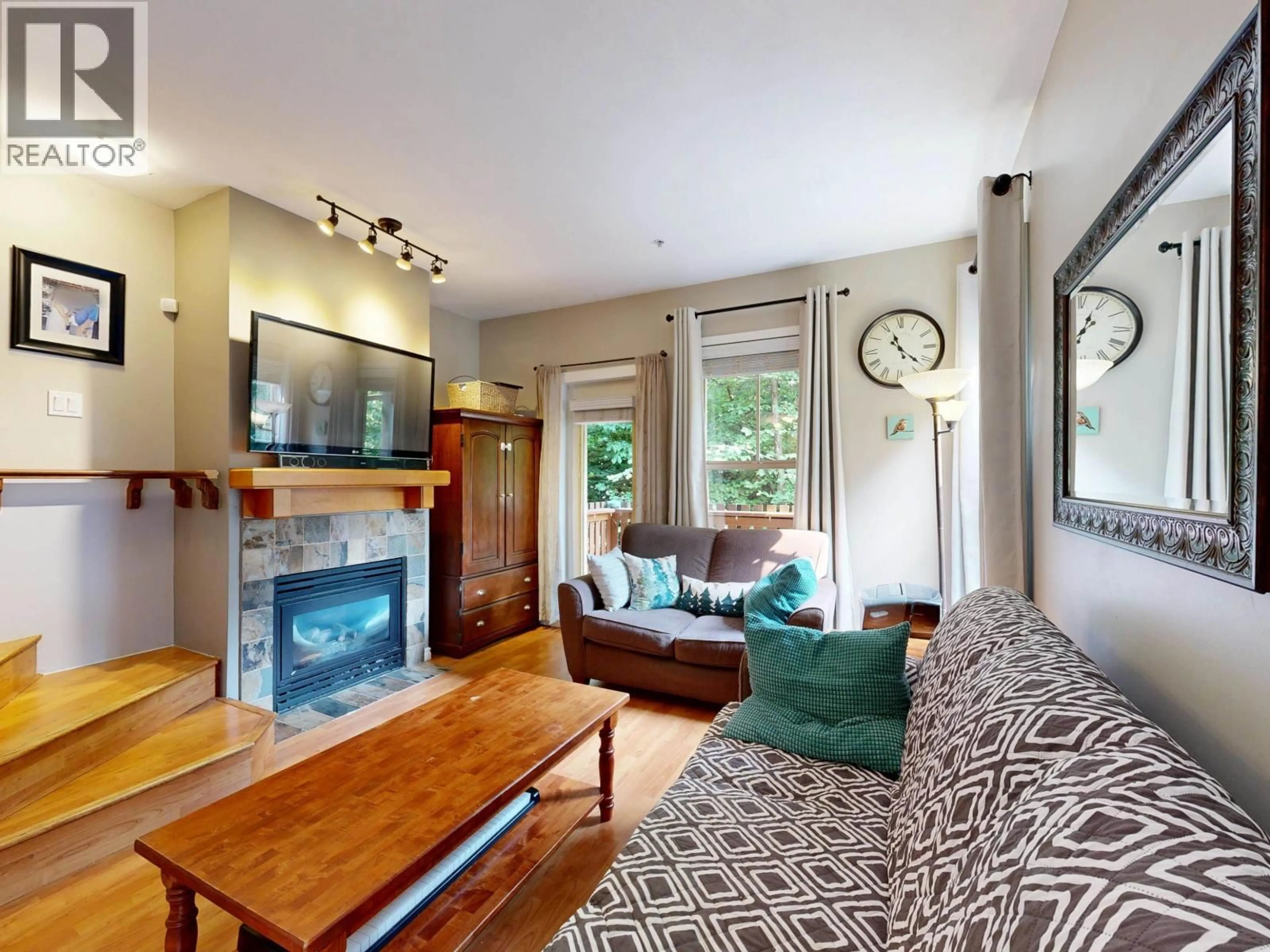 Living room with furniture, unknown for 227 - 15 SIXTH AVENUE, New Westminster British Columbia V3L1T1