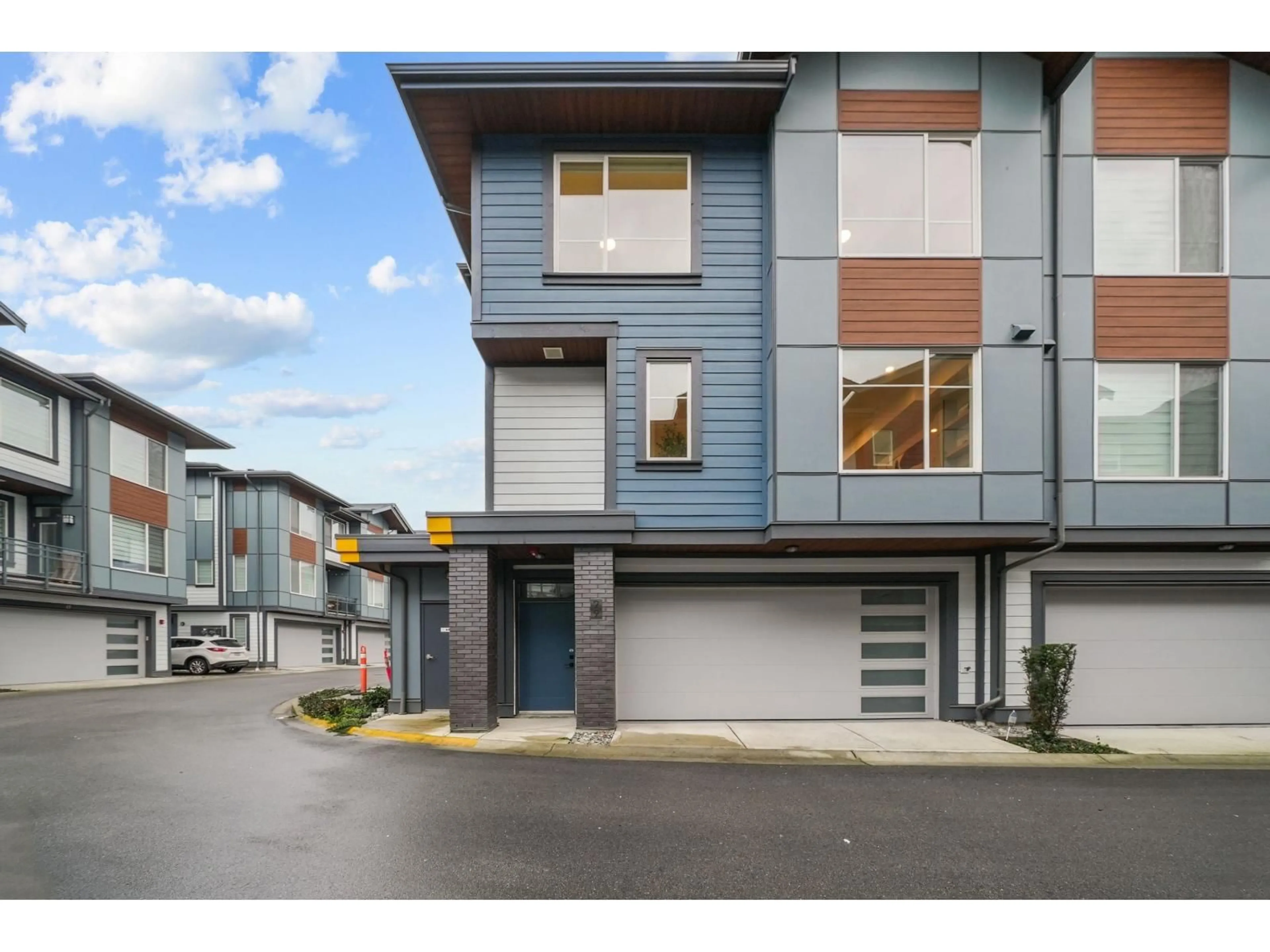 Home with vinyl exterior material, street for 29 - 20763 76 AVENUE, Langley British Columbia V2Y3N8