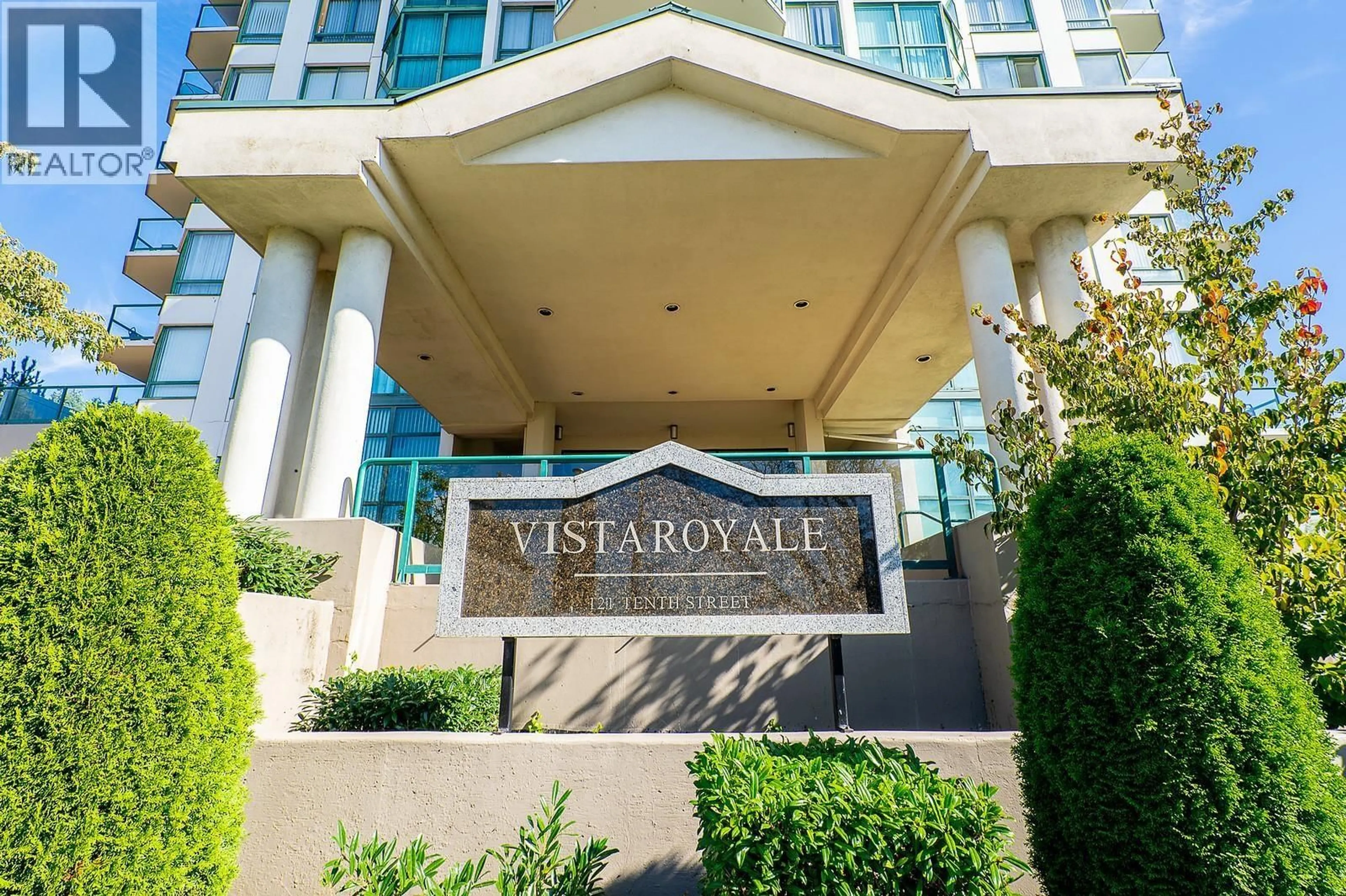 Indoor foyer for 806 - 121 TENTH STREET, New Westminster British Columbia V3M3X7