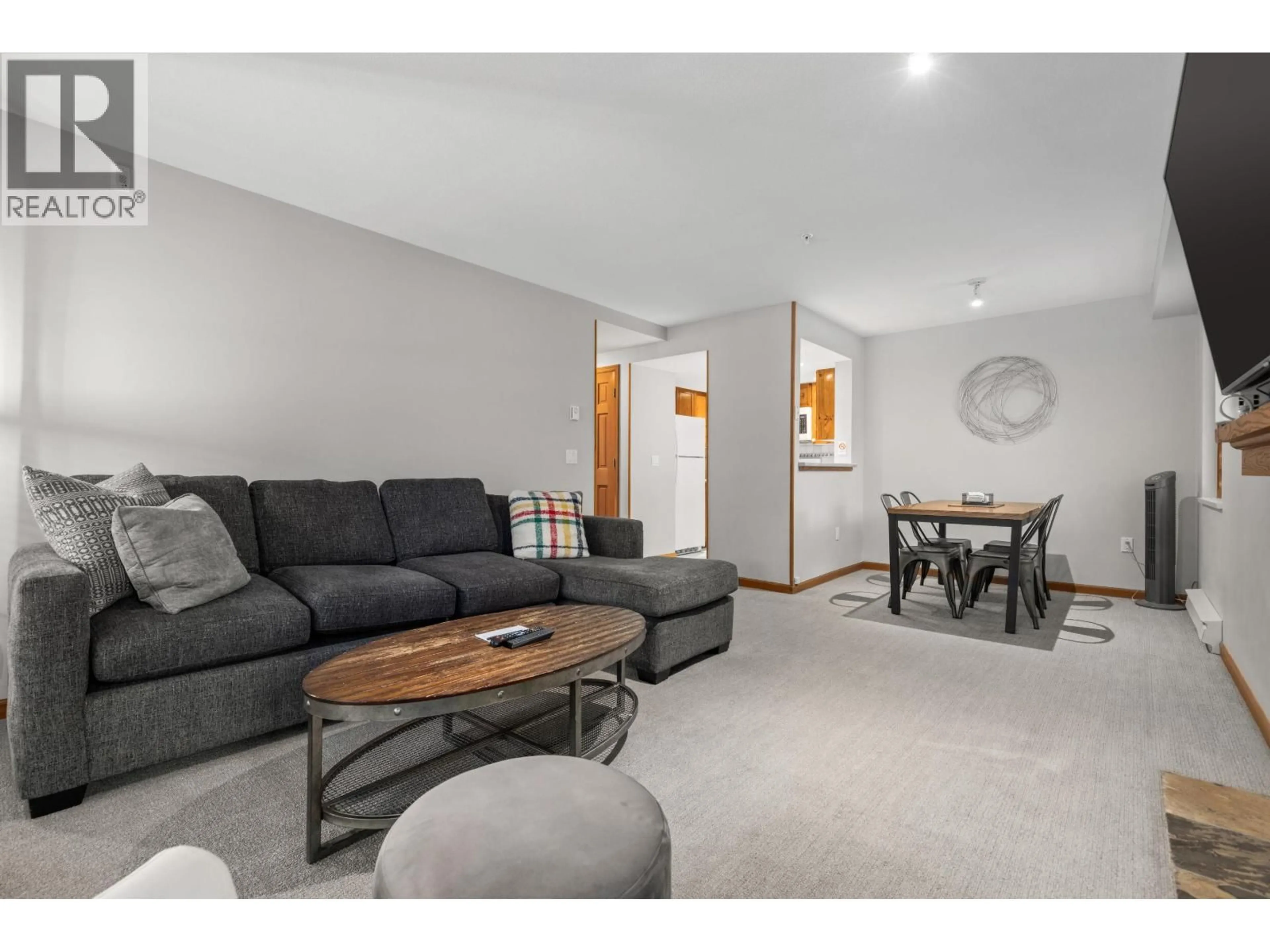 Living room with furniture, unknown for 1 - 4355 NORTHLANDS BOULEVARD, Whistler British Columbia V8E1C3