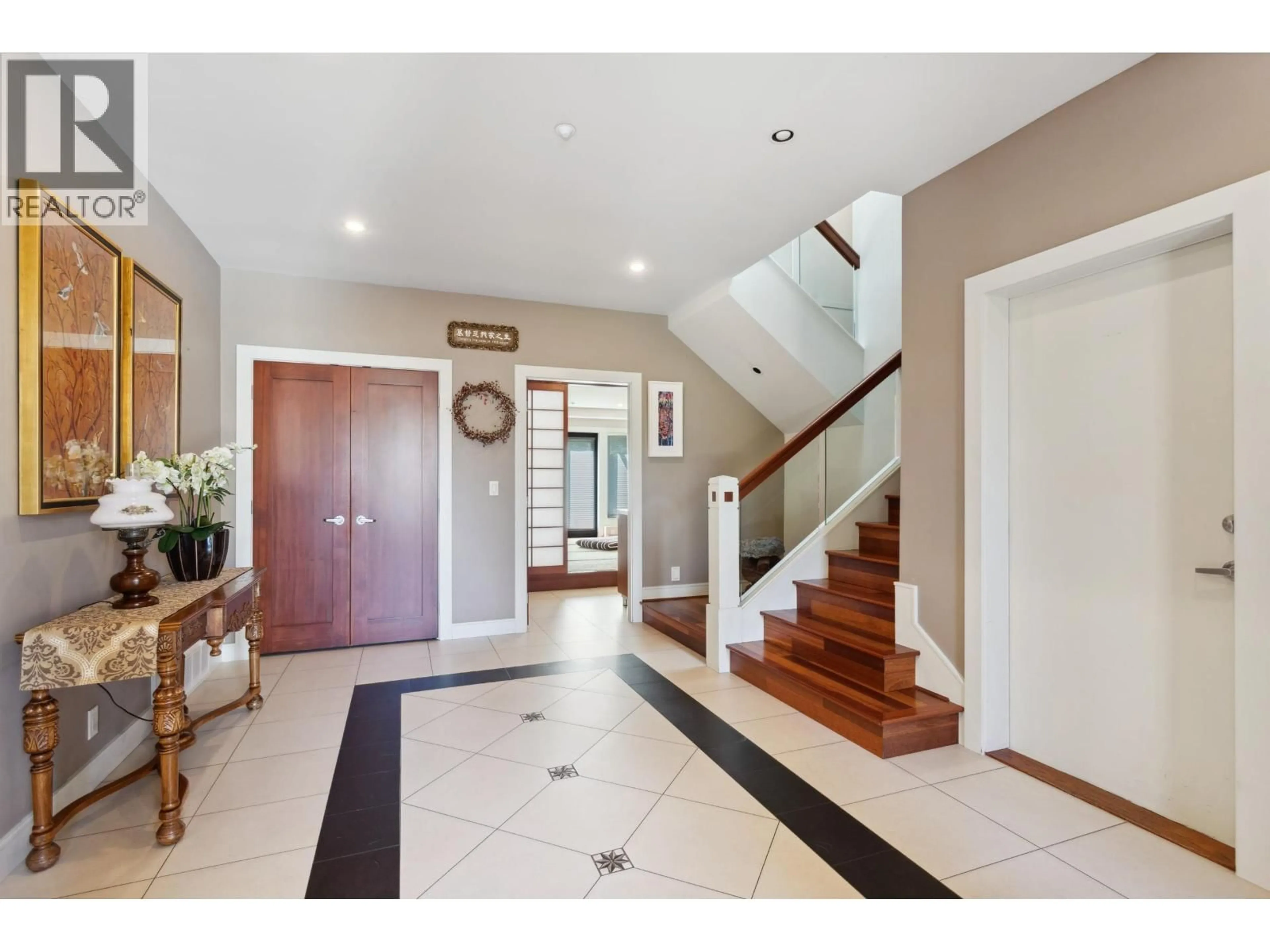 Indoor entryway for 4468 1ST AVENUE, Vancouver British Columbia V6R4J4