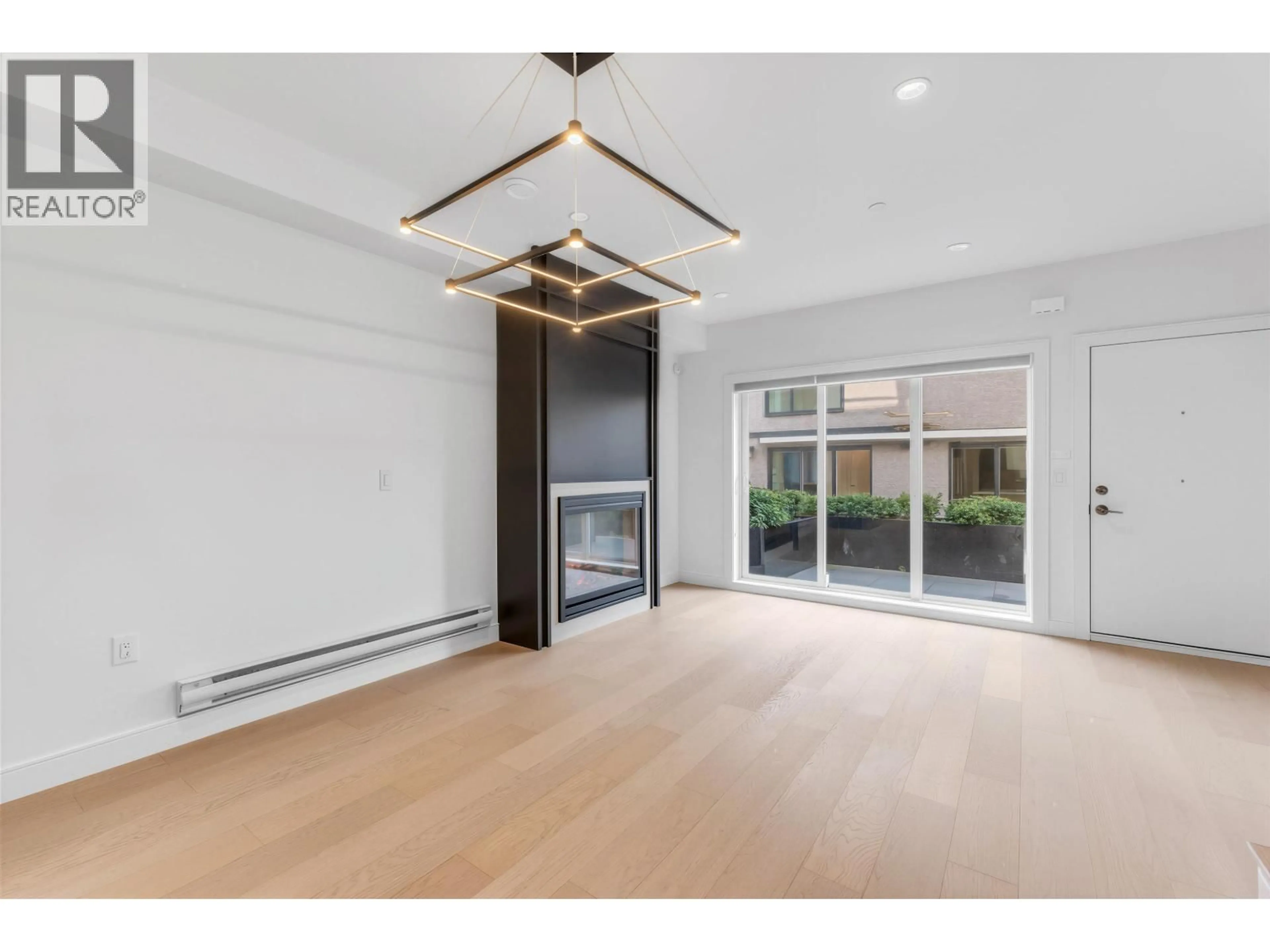 Unknown for 7353 OAK STREET, Vancouver British Columbia V6P1V9