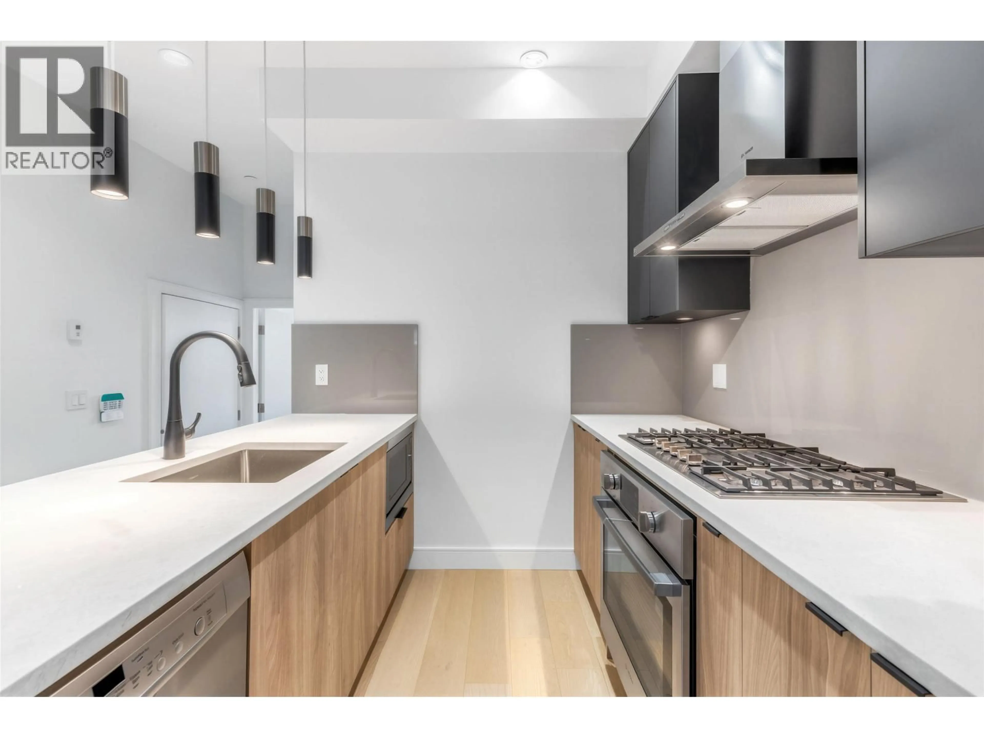 Unknown for 7353 OAK STREET, Vancouver British Columbia V6P1V9
