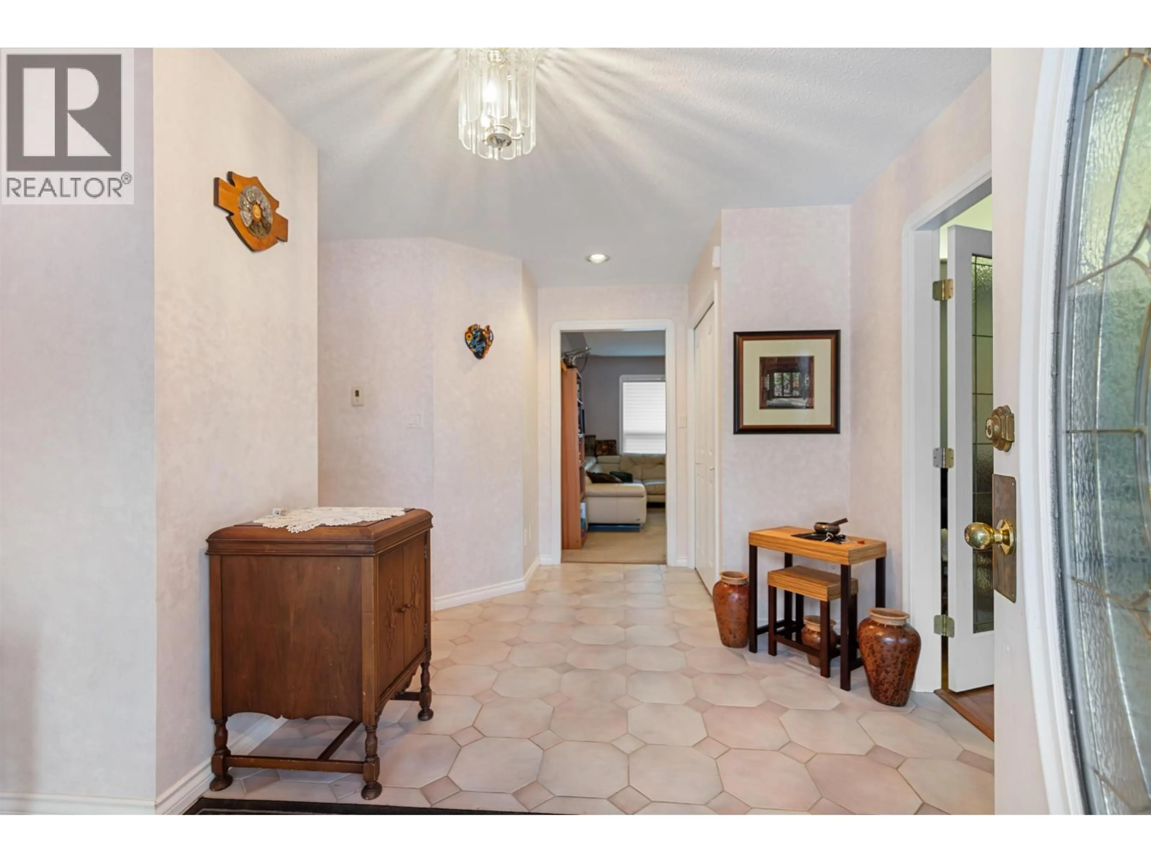 Indoor foyer for 6843 VALLEYVIEW DRIVE, Prince George British Columbia V2K4C6