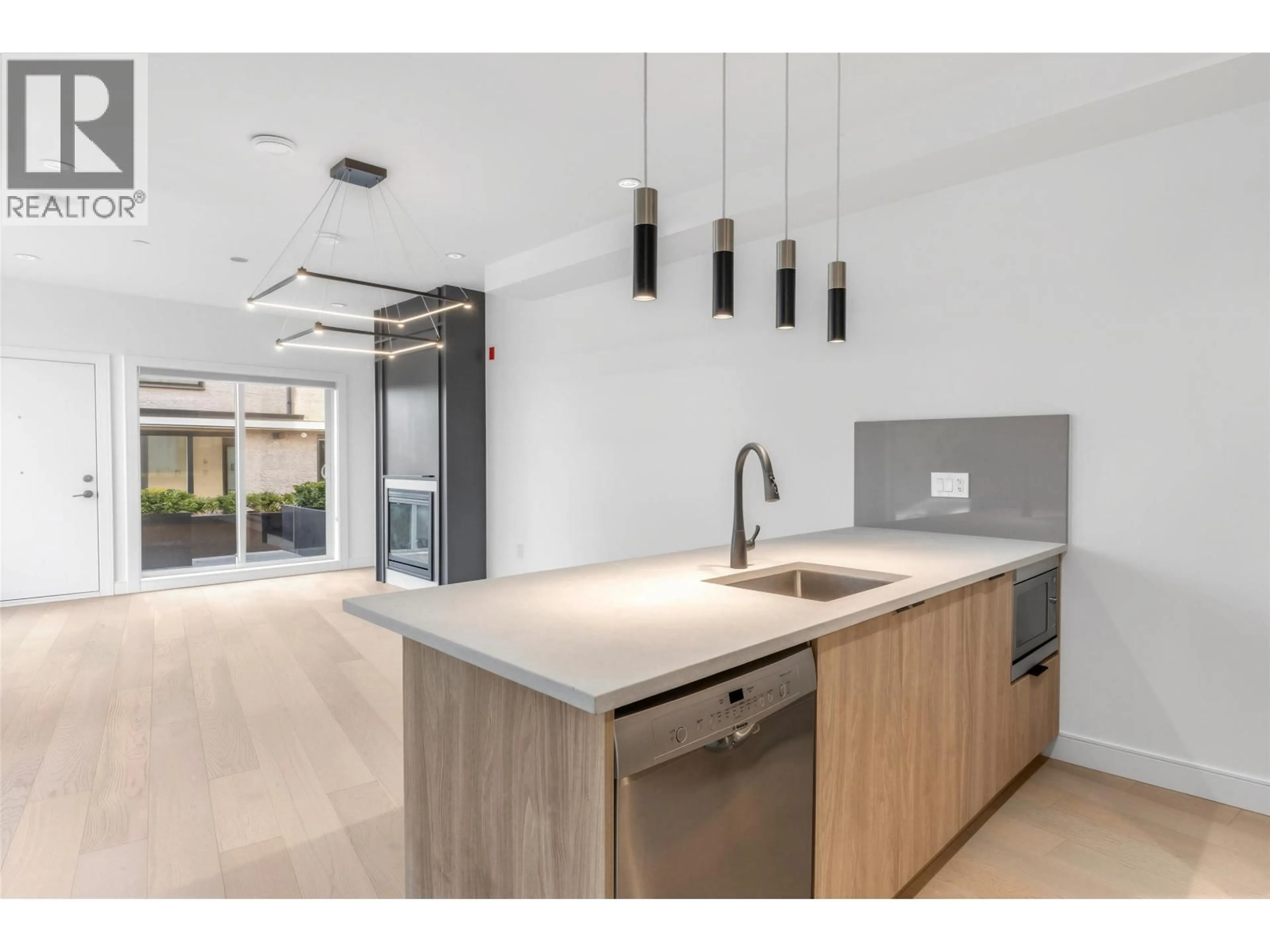 Open concept kitchen, unknown for 7351 OAK STREET, Vancouver British Columbia V6P1V9