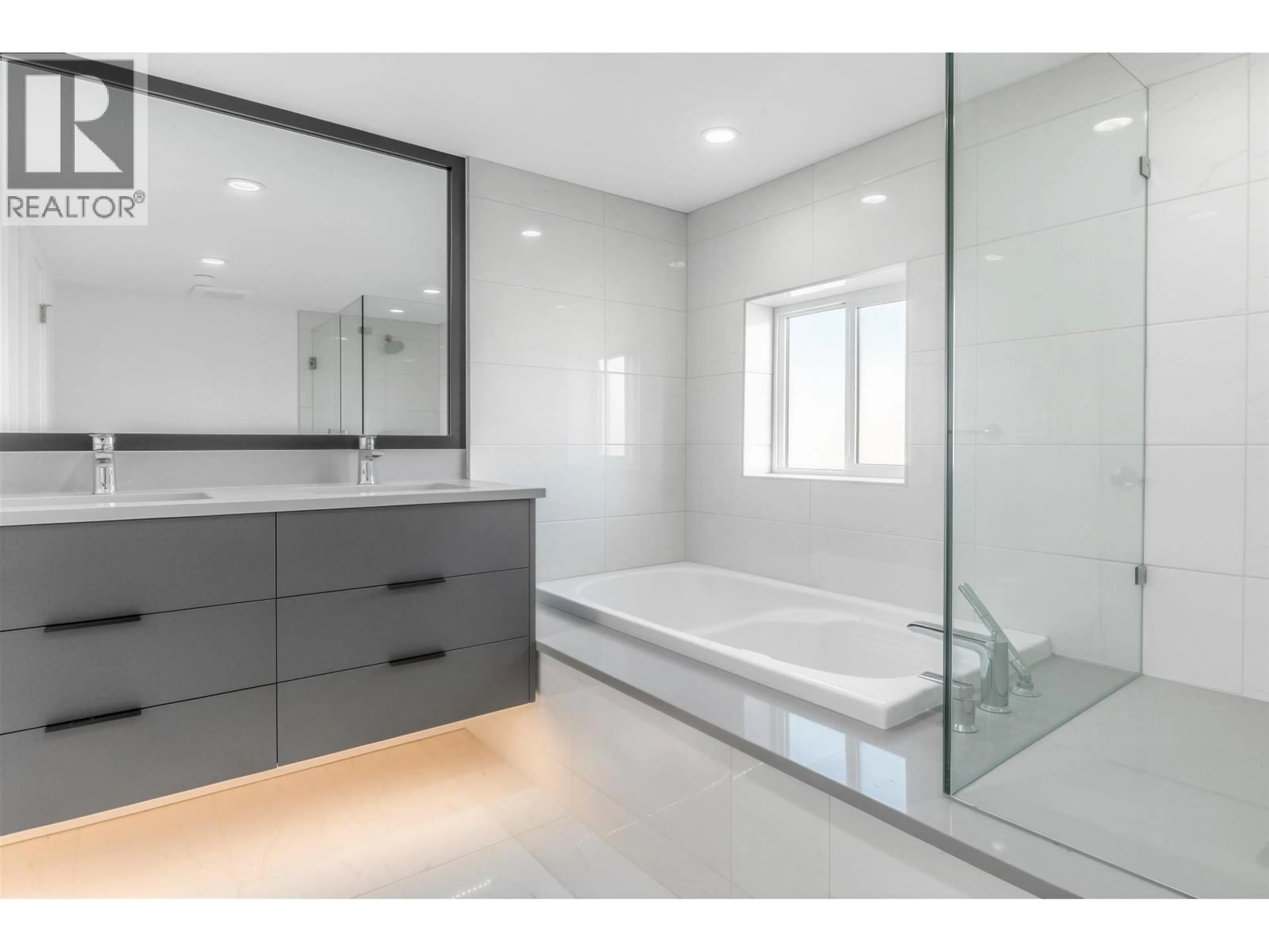 Contemporary bathroom, ceramic/tile floor for 7351 OAK STREET, Vancouver British Columbia V6P1V9