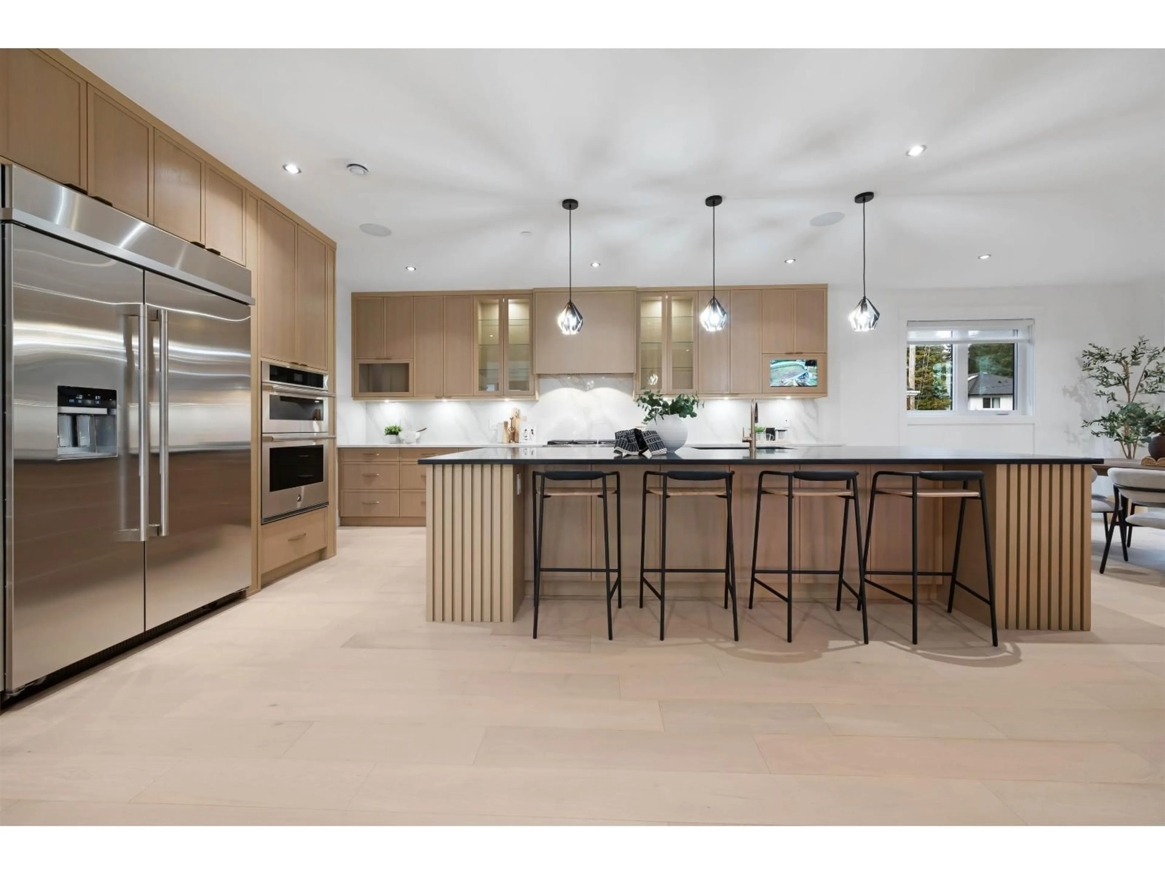 Contemporary kitchen, ceramic/tile floor for 13915 BLACKBURN AVENUE, White Rock British Columbia V4B2Z3