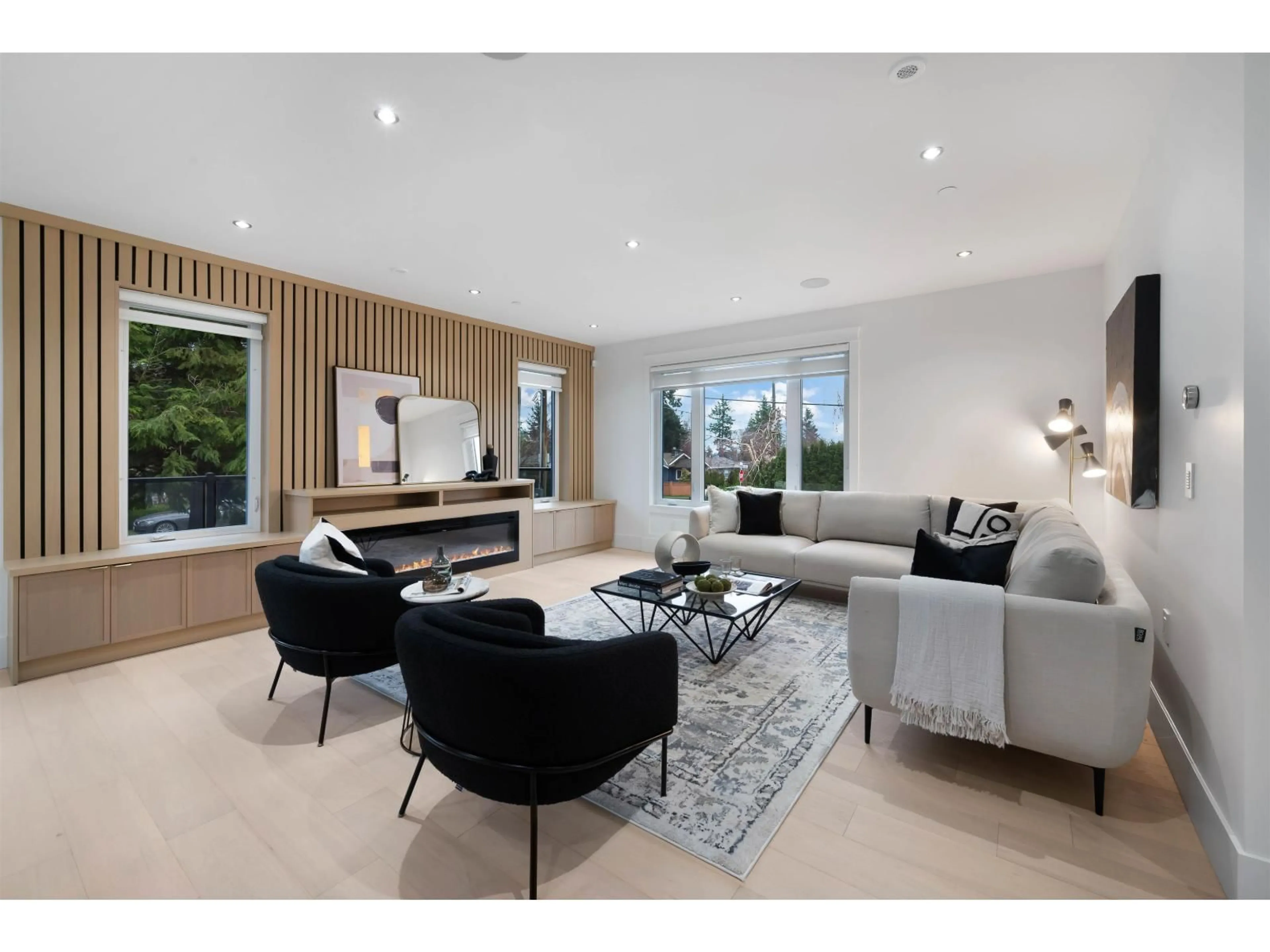 Living room with furniture, unknown for 13915 BLACKBURN AVENUE, White Rock British Columbia V4B2Z3