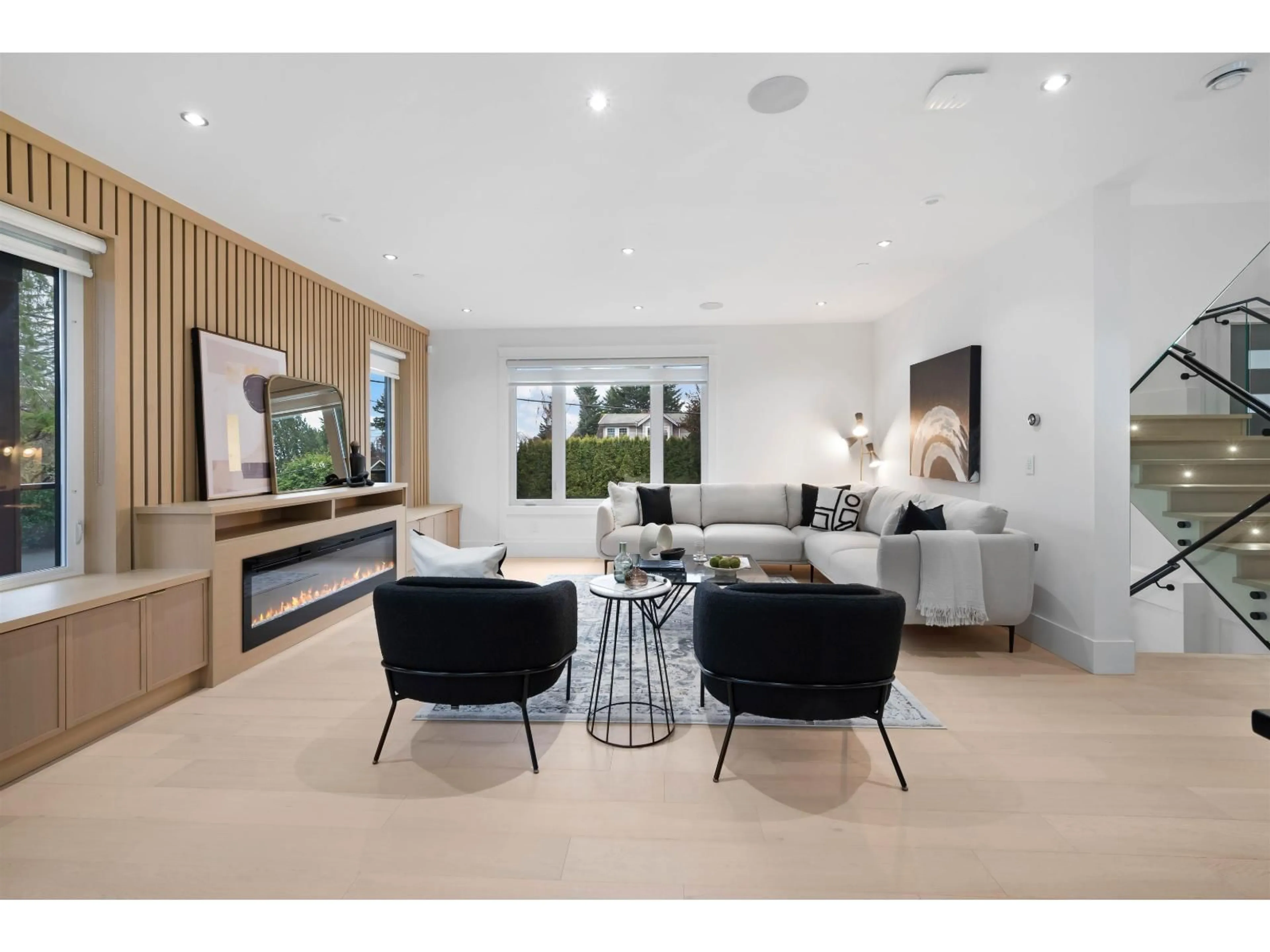 Living room with furniture, unknown for 13915 BLACKBURN AVENUE, White Rock British Columbia V4B2Z3