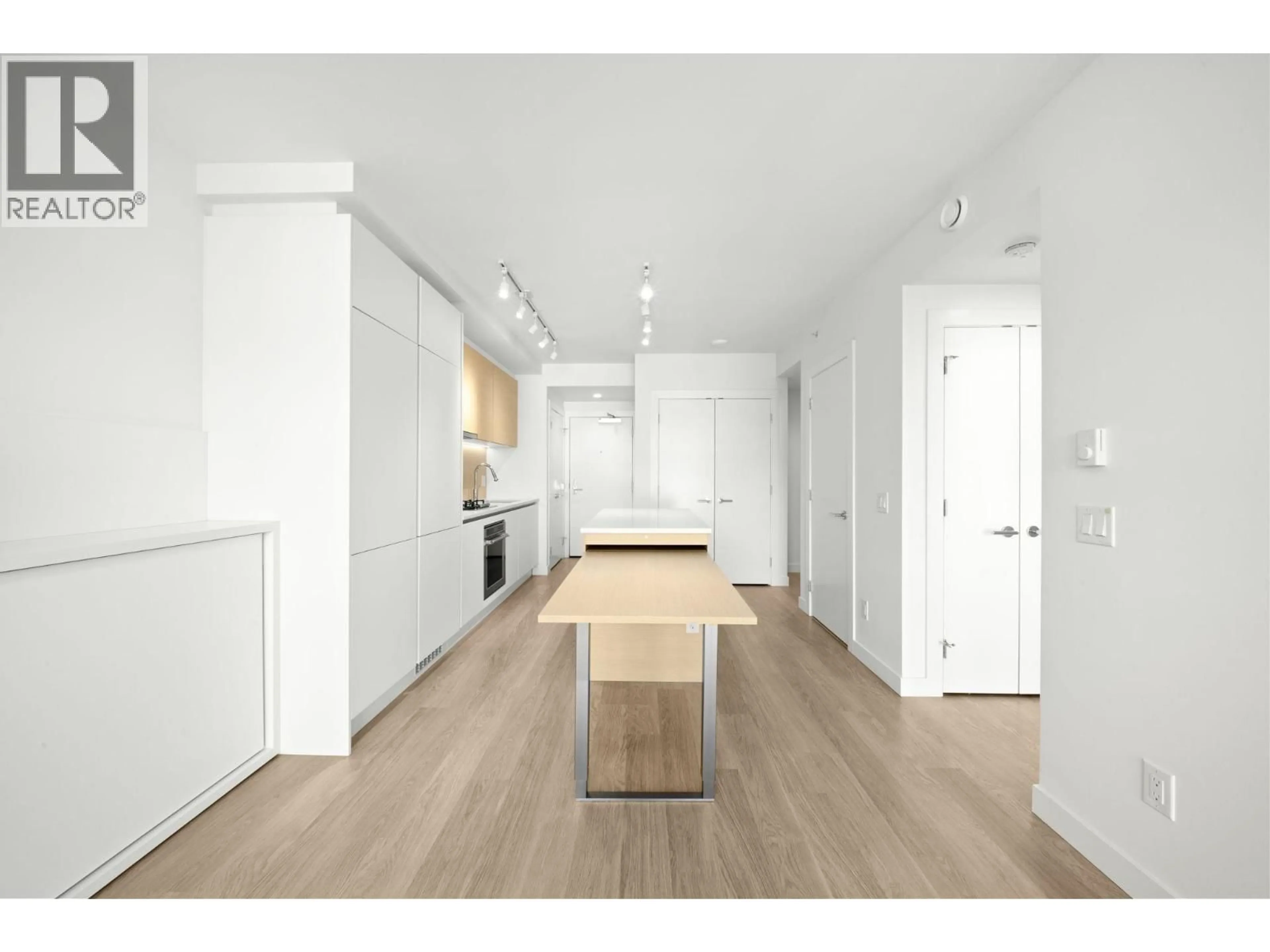 Open concept kitchen, wood/laminate floor for 3401 - 657 WHITING WAY, Coquitlam British Columbia V3J0J6