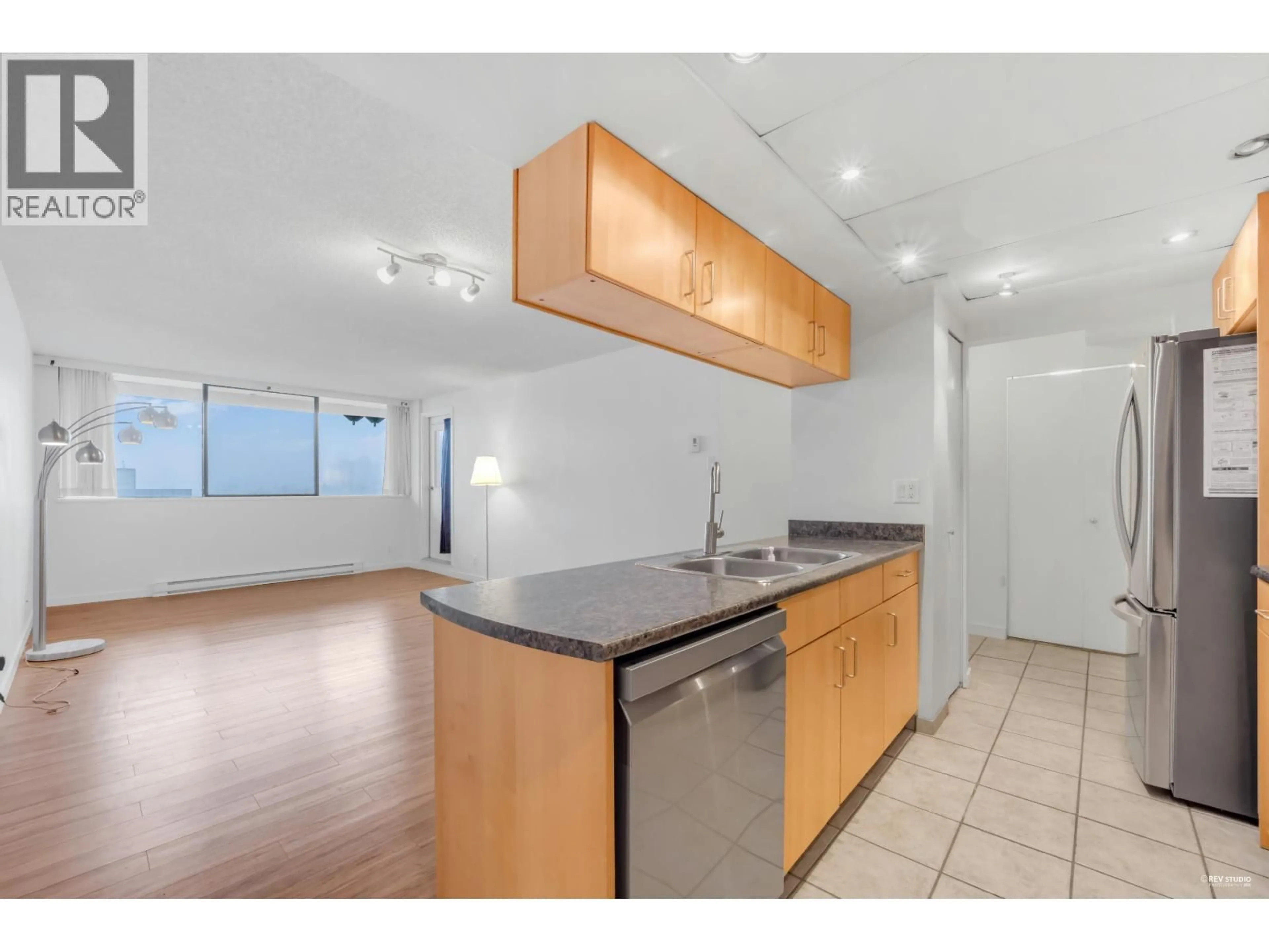 Standard kitchen, unknown for 2402 - 9521 CARDSTON COURT, Burnaby British Columbia V3N4R8