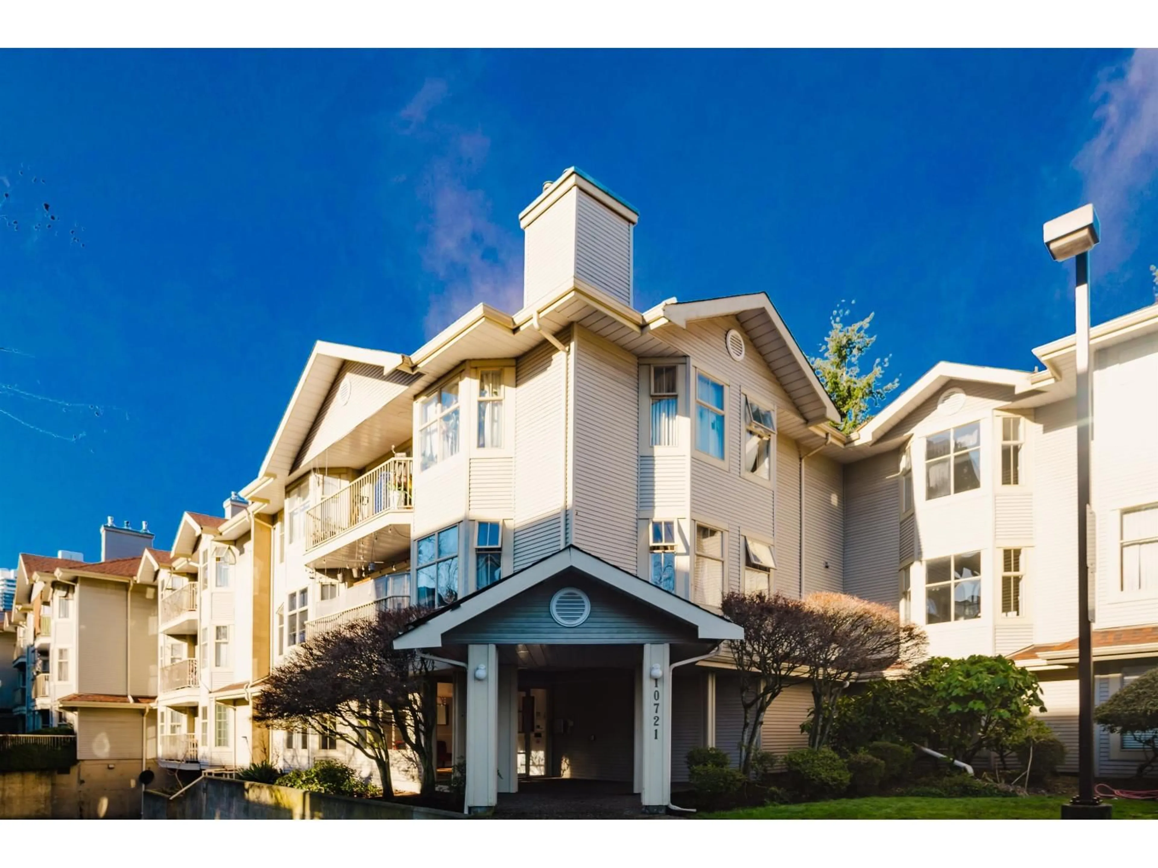 Unknown for 204 - 10721 139 STREET, Surrey British Columbia V3T4L8