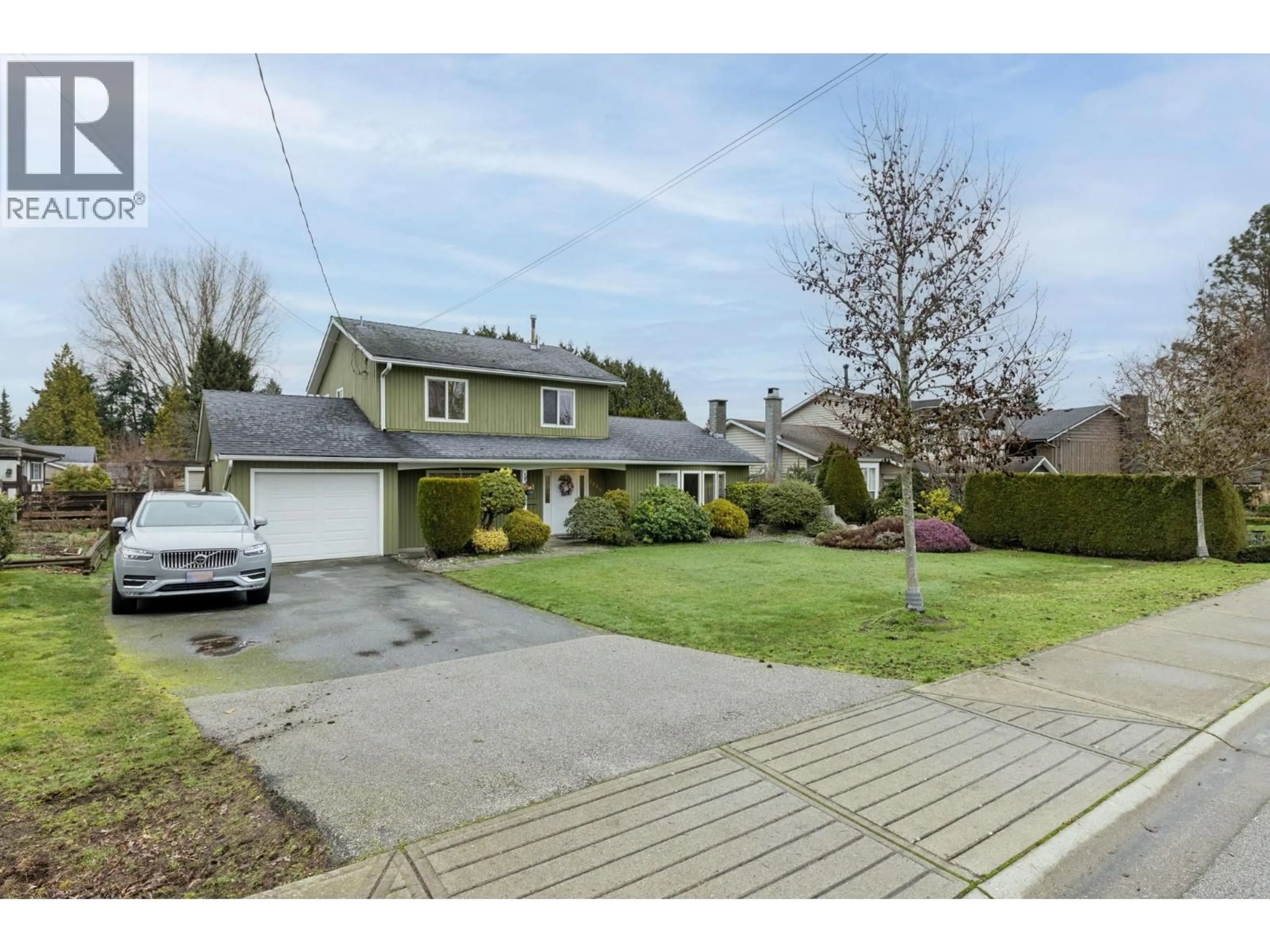 A pic from outside/outdoor area/front of a property/back of a property/a pic from drone, street for 5045 10A AVENUE, Delta British Columbia V4M1X9