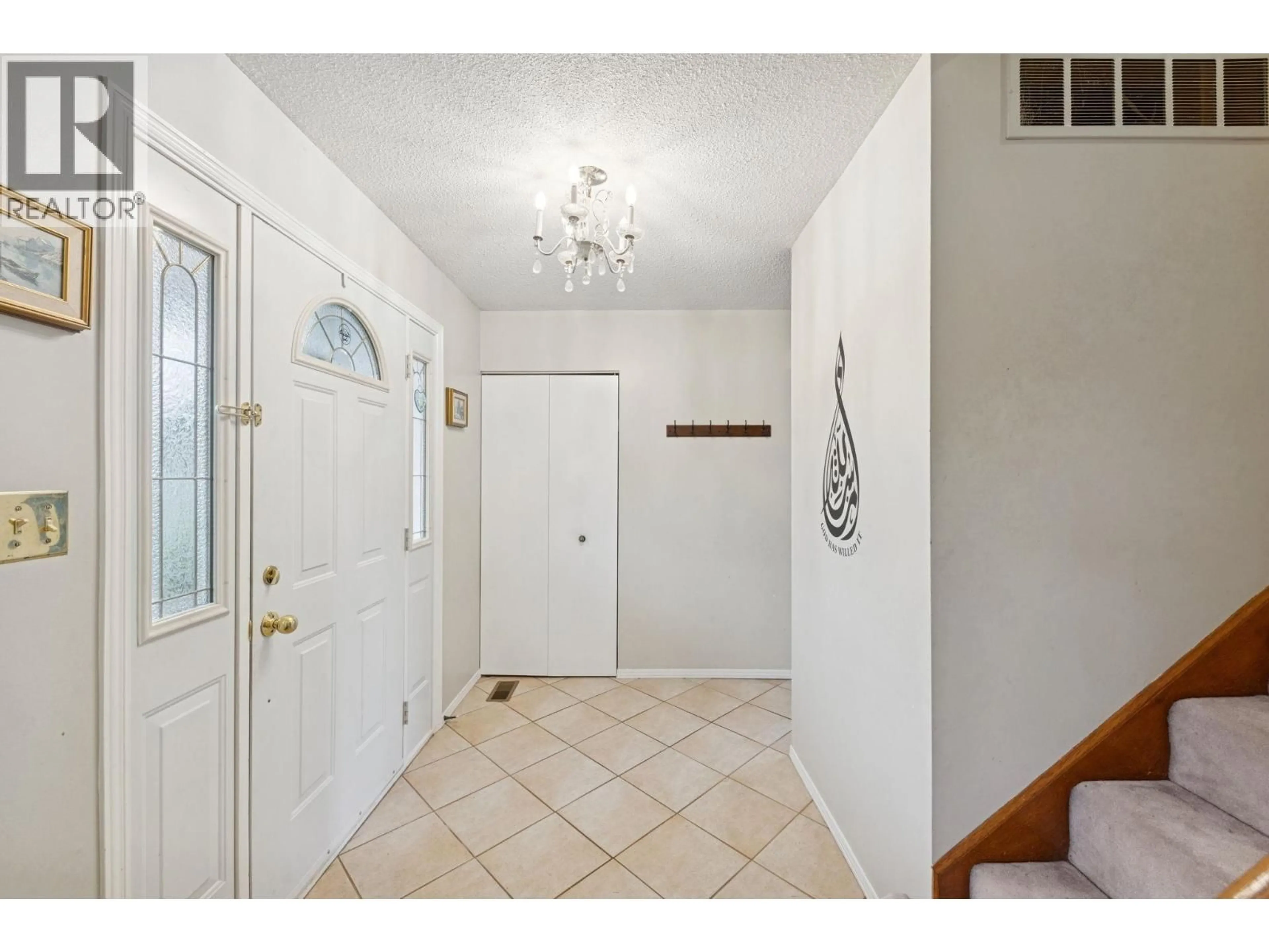 Indoor entryway for 5045 10A AVENUE, Delta British Columbia V4M1X9