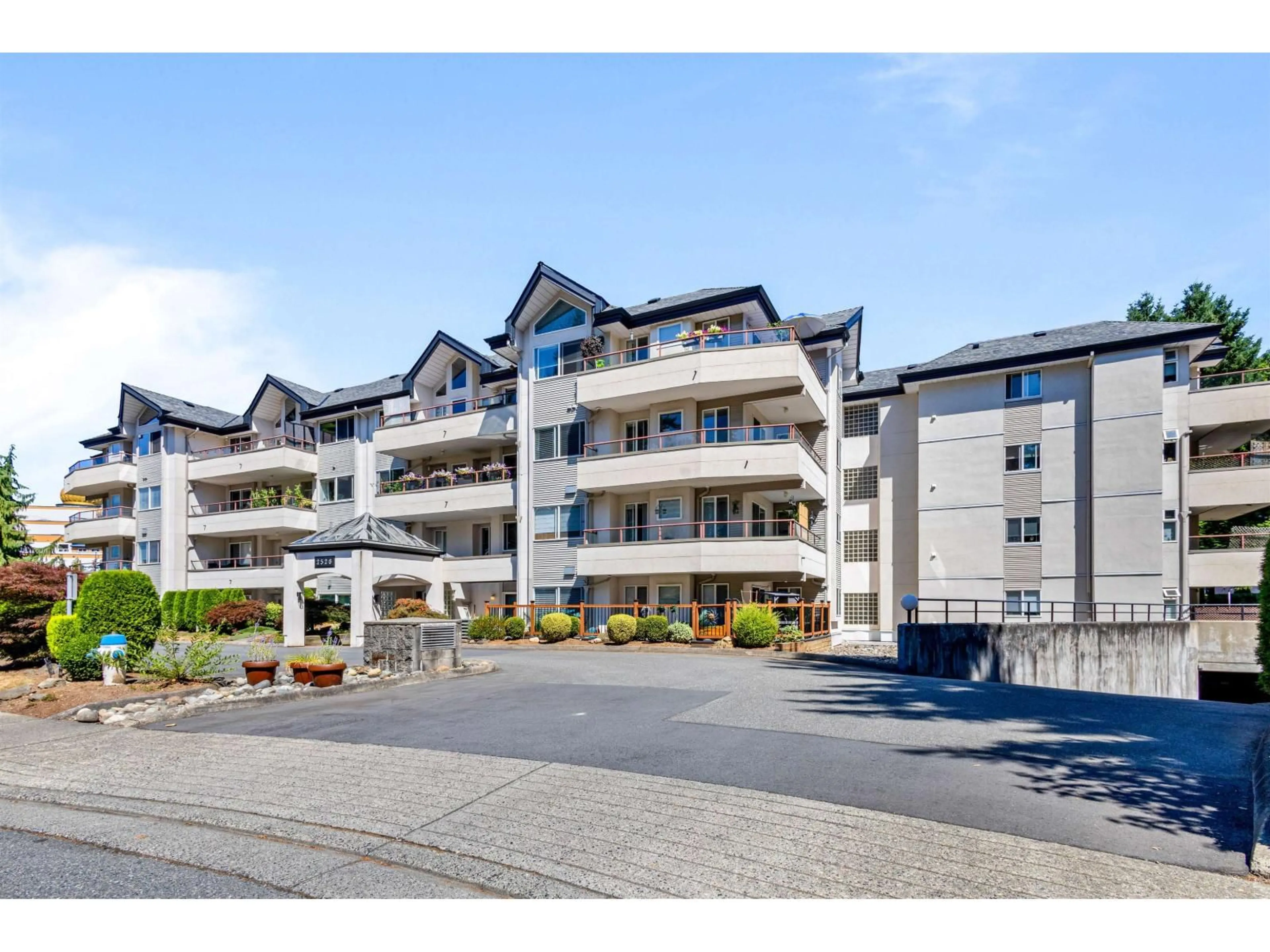 A pic from outside/outdoor area/front of a property/back of a property/a pic from drone, building for 206 - 2526 LAKEVIEW CRESCENT, Abbotsford British Columbia V2S3A9