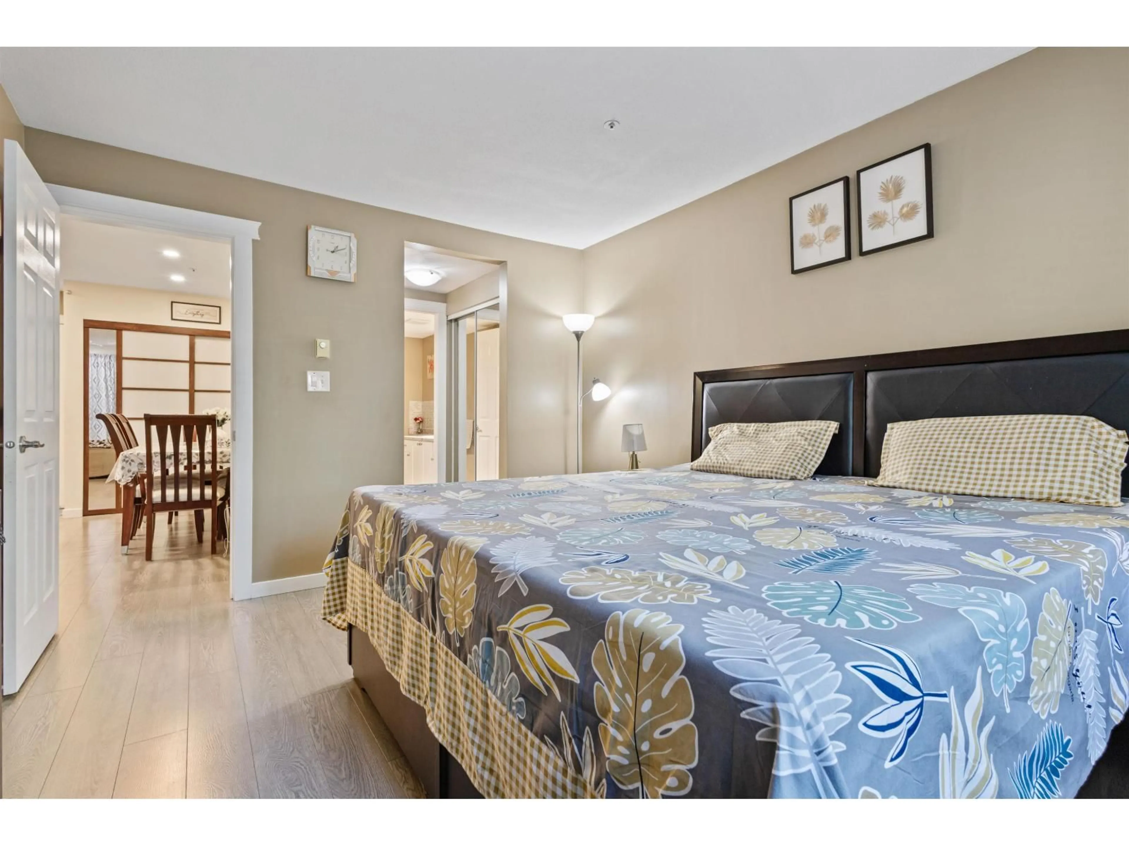 Bedroom with bed, unknown for 206 - 2526 LAKEVIEW CRESCENT, Abbotsford British Columbia V2S3A9