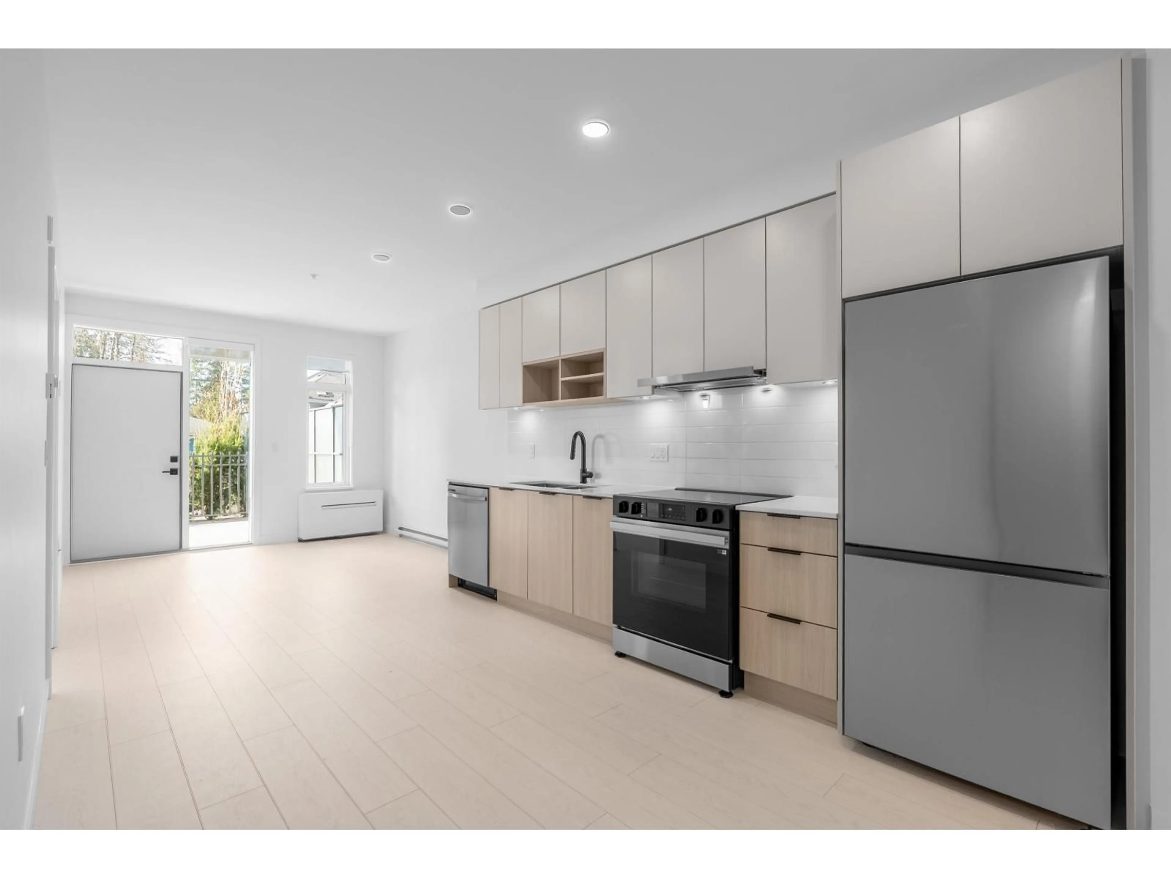 Open concept kitchen, ceramic/tile floor for 103 - 10488 138A STREET, Surrey British Columbia V3T0W4