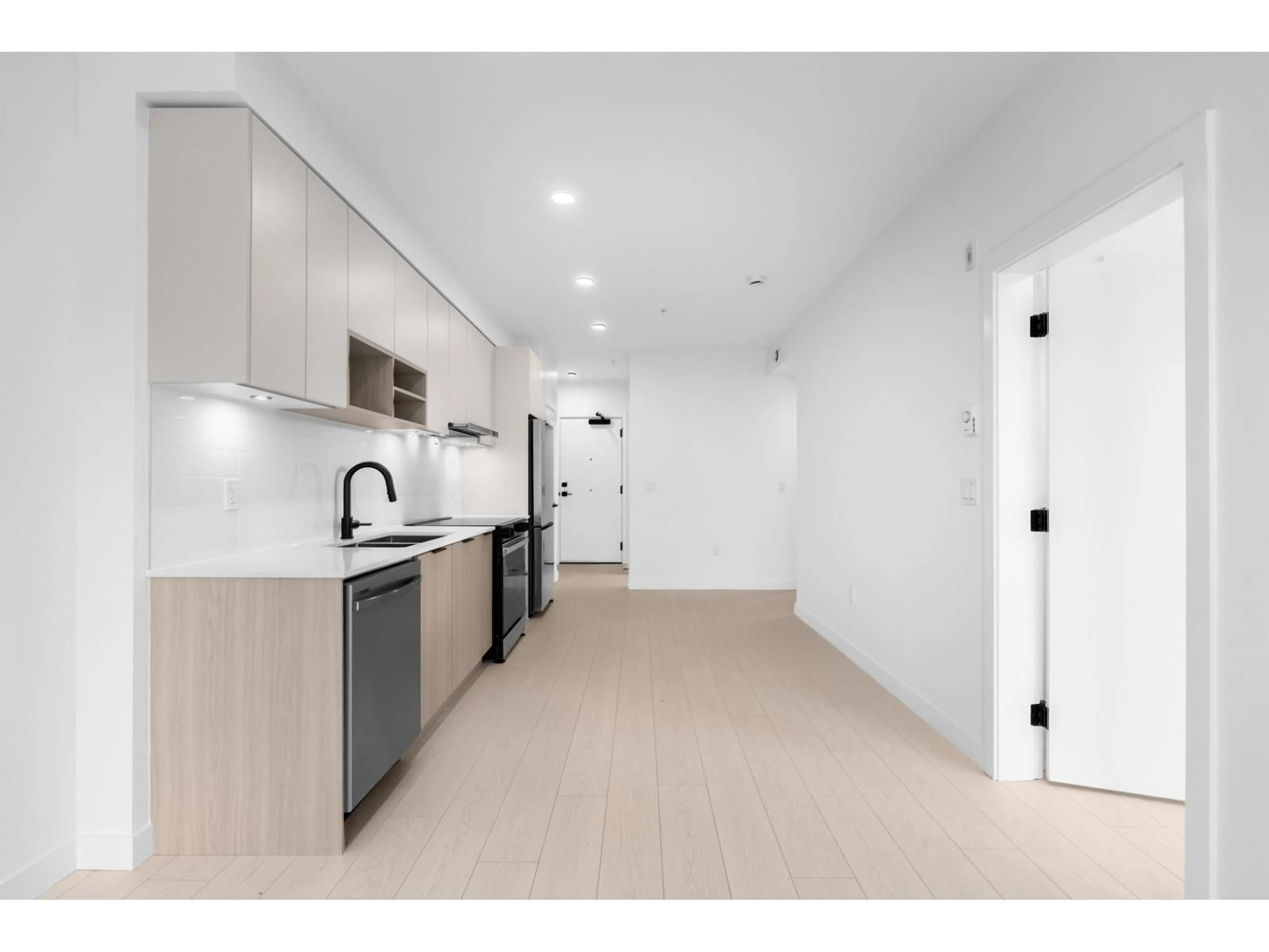 Standard kitchen, unknown for 103 - 10488 138A STREET, Surrey British Columbia V3T0W4