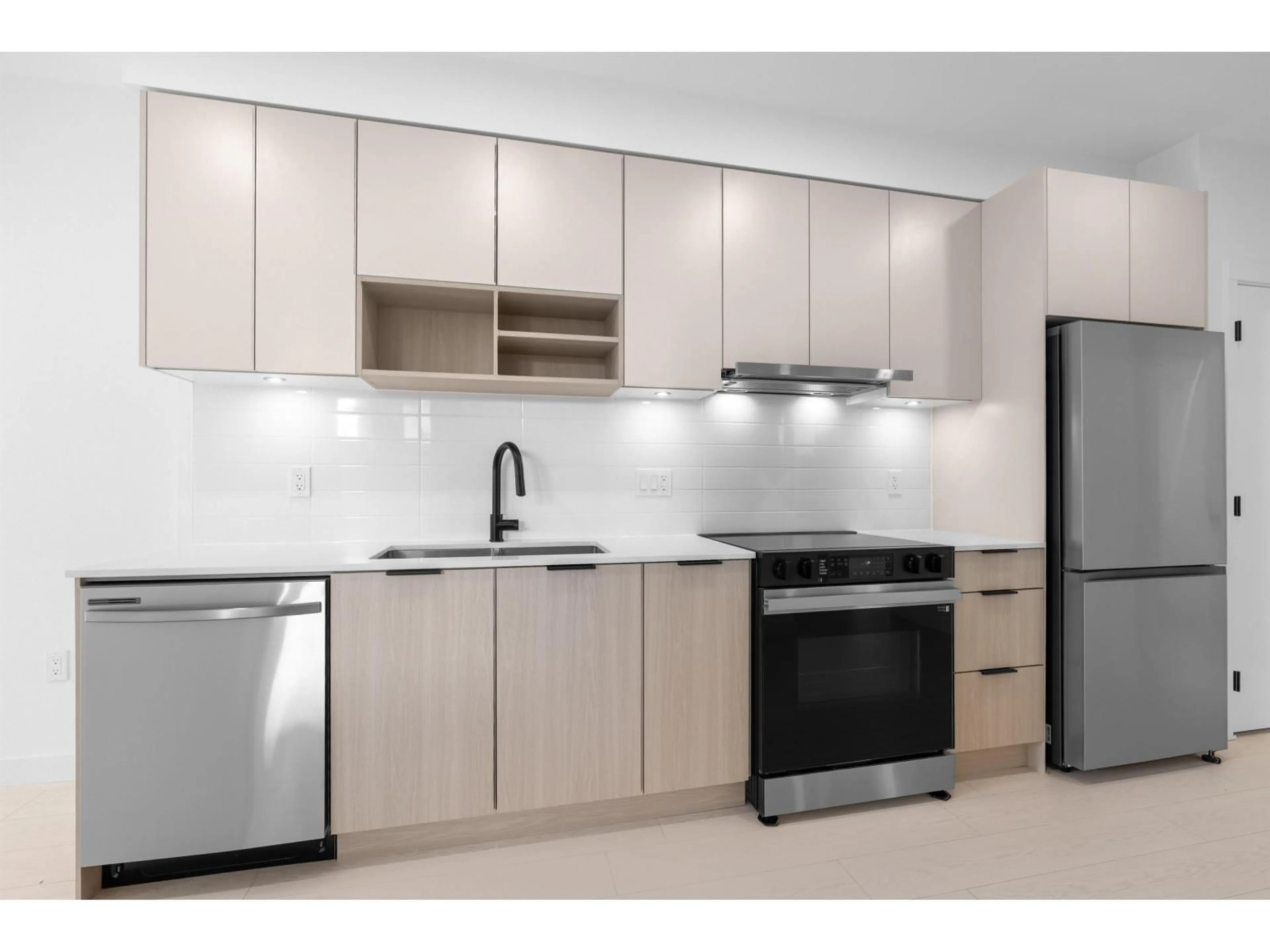 Standard kitchen, unknown for 103 - 10488 138A STREET, Surrey British Columbia V3T0W4