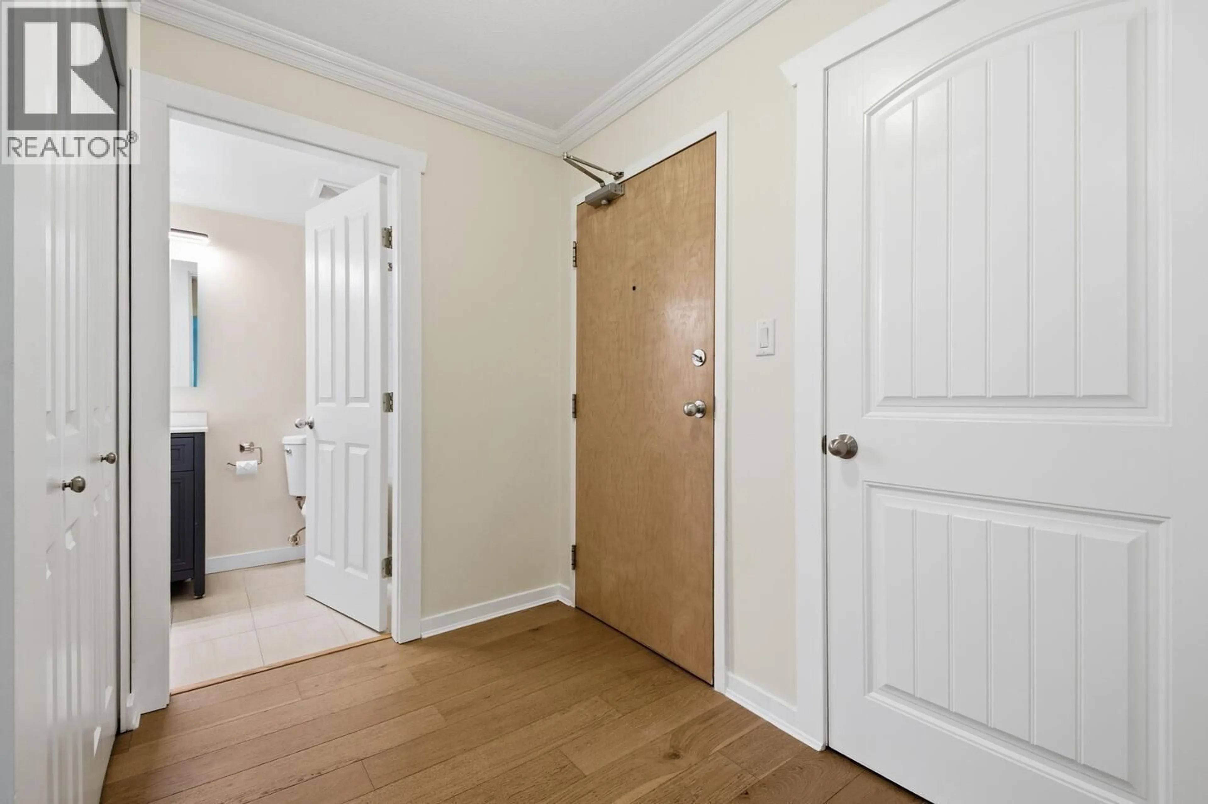 Indoor entryway for 205 - 18 SMOKEY SMITH PLACE, New Westminster British Columbia V3L5V3