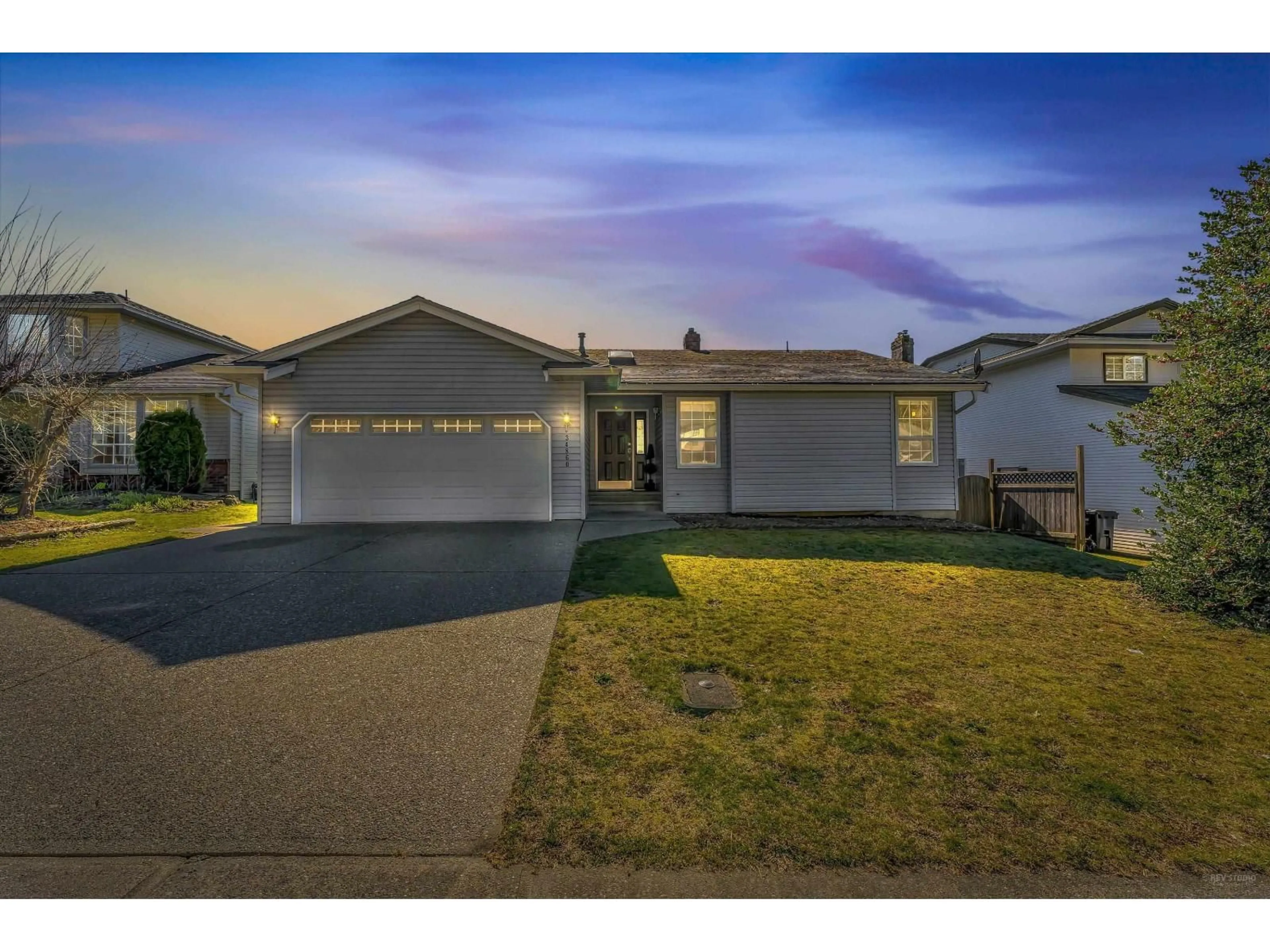 A pic from outside/outdoor area/front of a property/back of a property/a pic from drone, street for 34860 GLENEAGLES PLACE, Abbotsford British Columbia V2S7G5