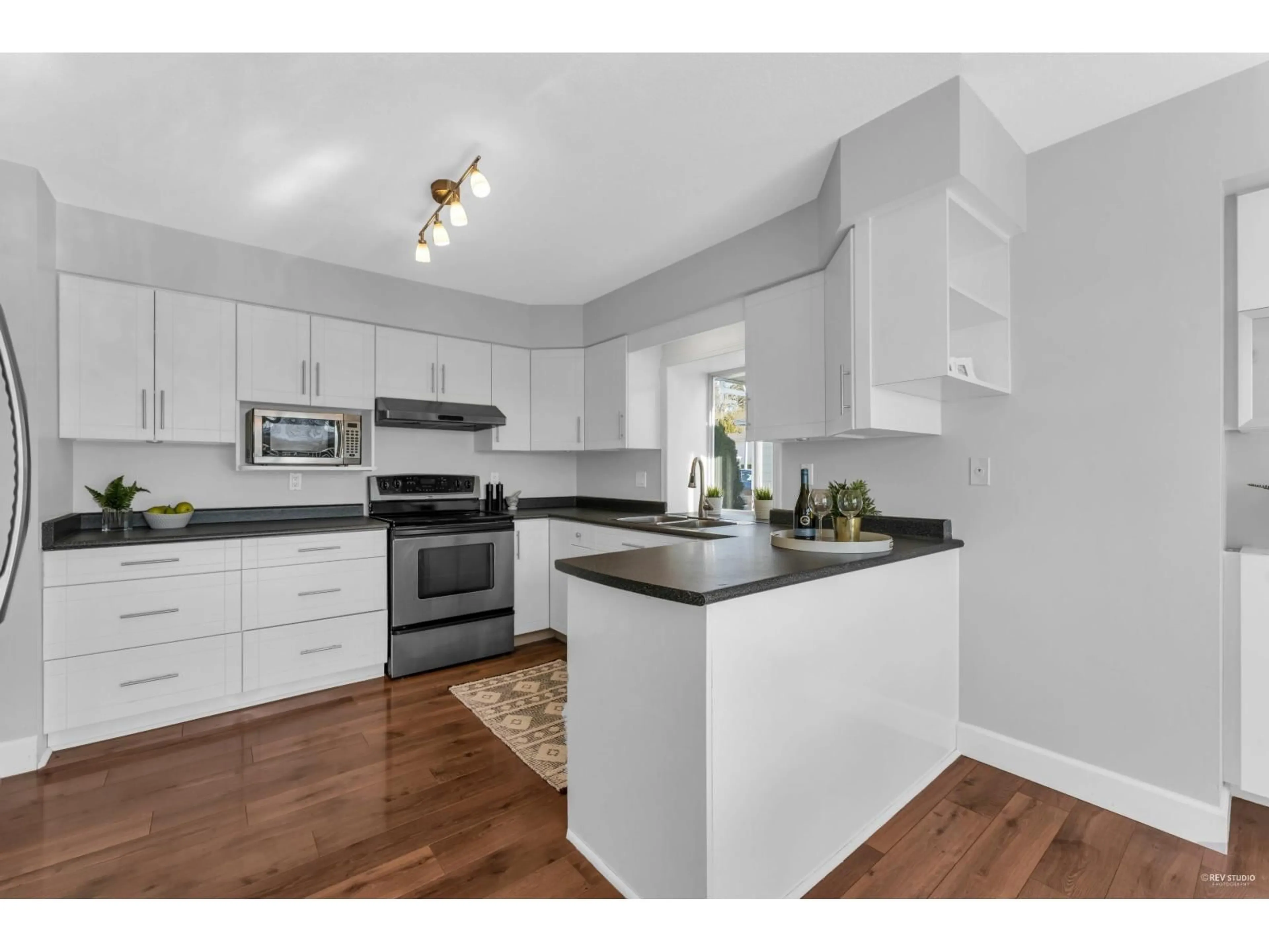 Open concept kitchen, wood/laminate floor for 34860 GLENEAGLES PLACE, Abbotsford British Columbia V2S7G5