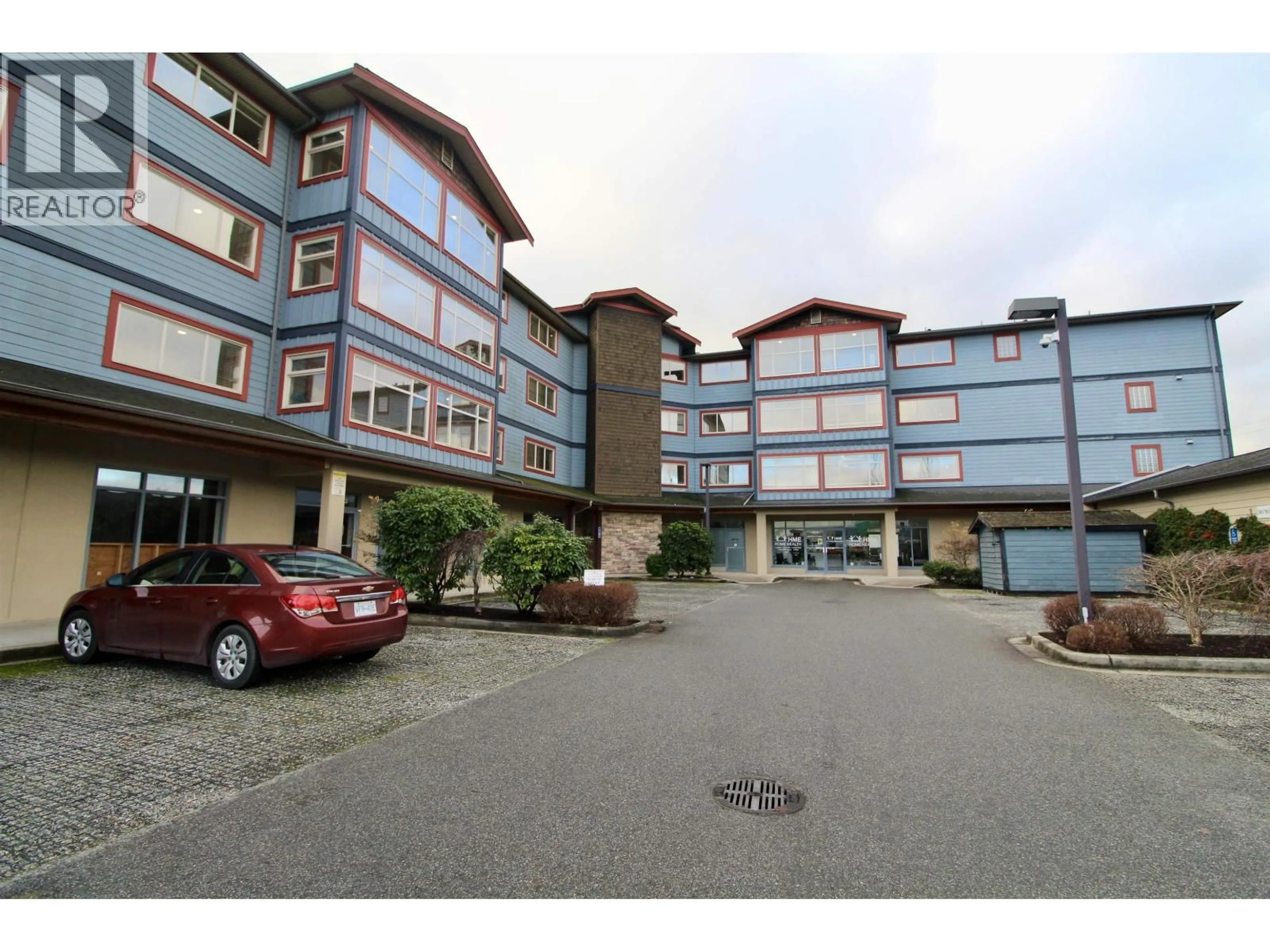 Indoor foyer for 308 - 5631 INLET AVENUE, Sechelt British Columbia V7Z0J1