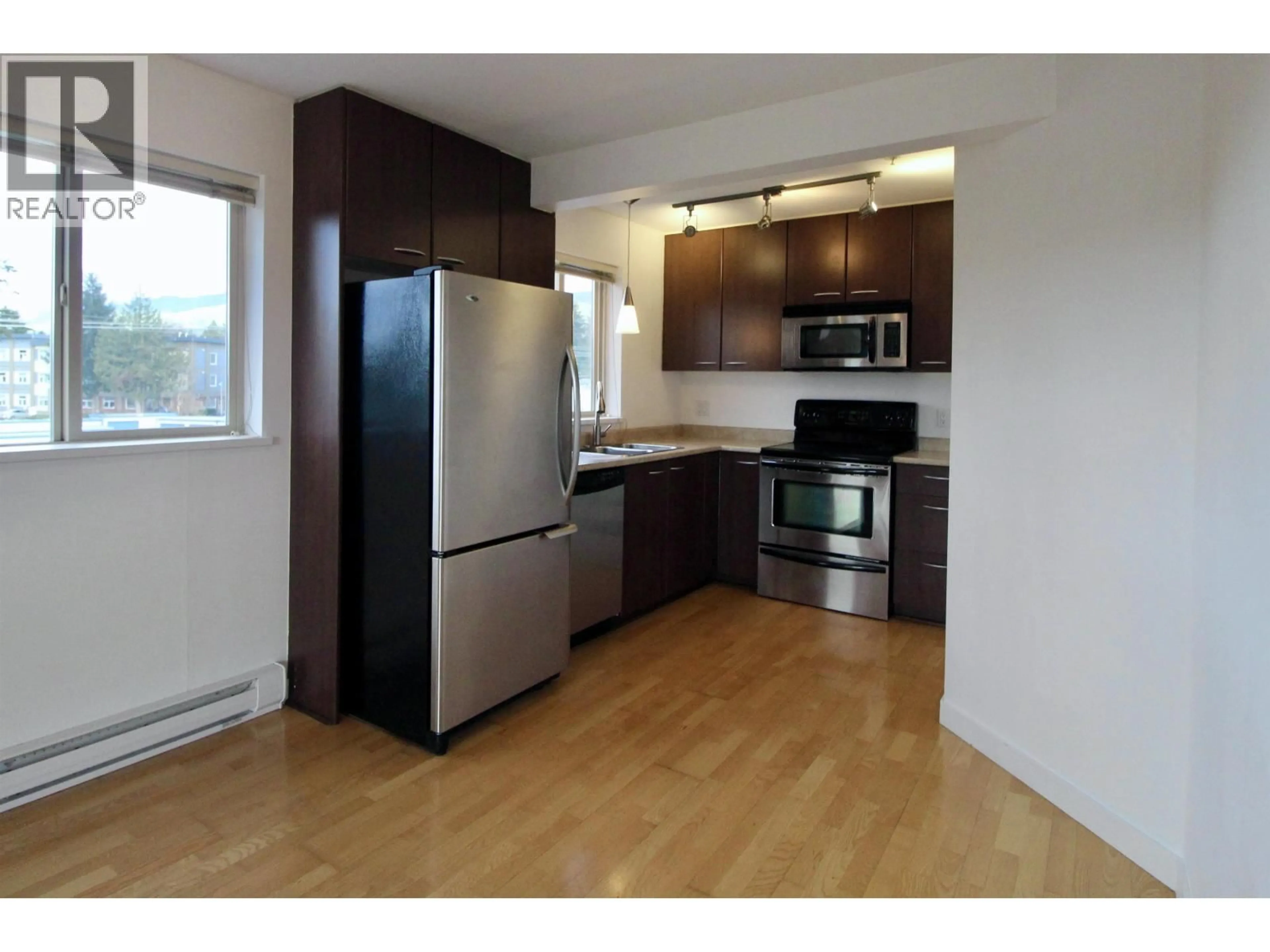 Standard kitchen, wood/laminate floor for 308 - 5631 INLET AVENUE, Sechelt British Columbia V7Z0J1