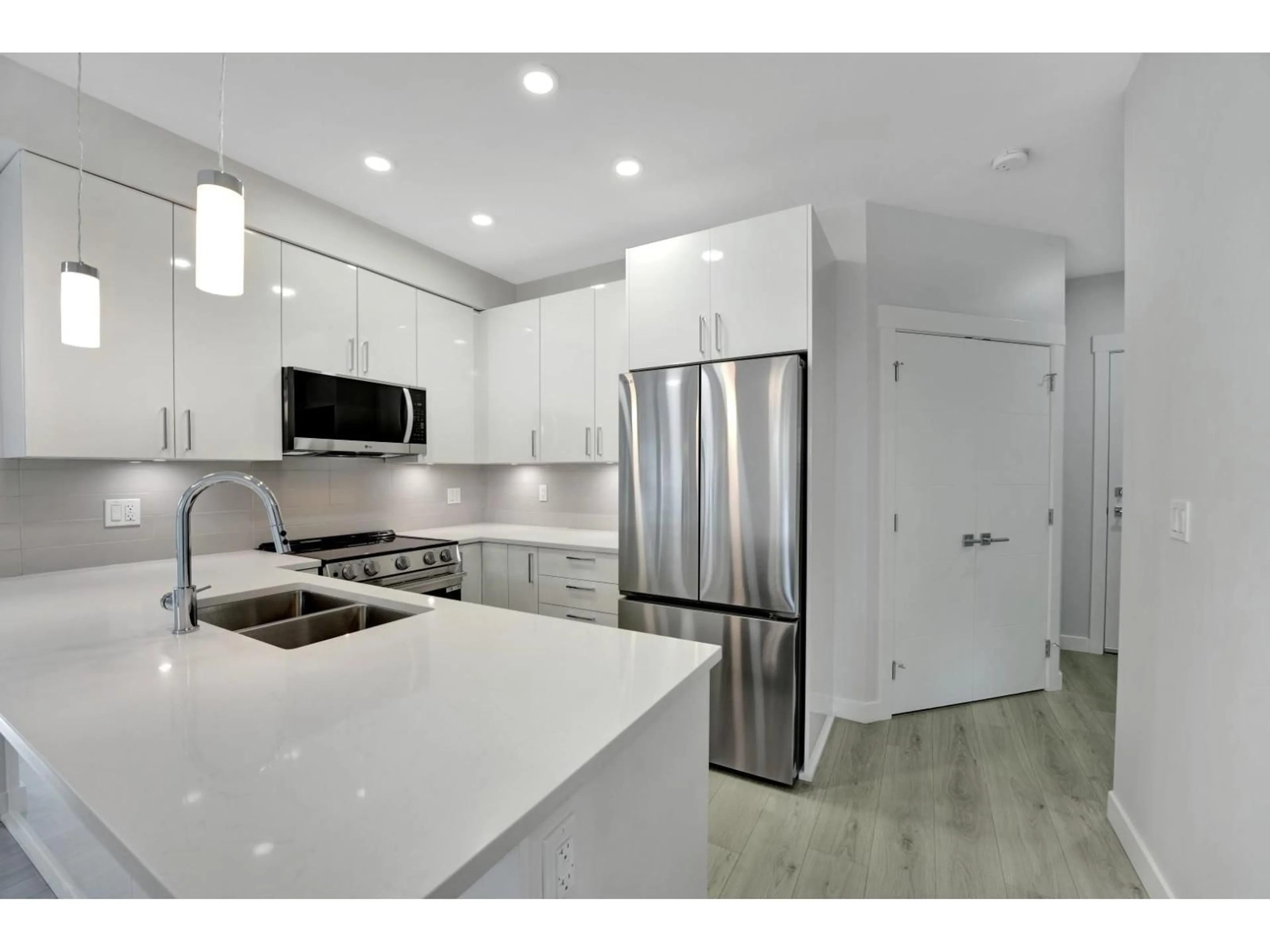 Open concept kitchen, unknown for 117 - 33886 PINE STREET, Abbotsford British Columbia V2S0N9