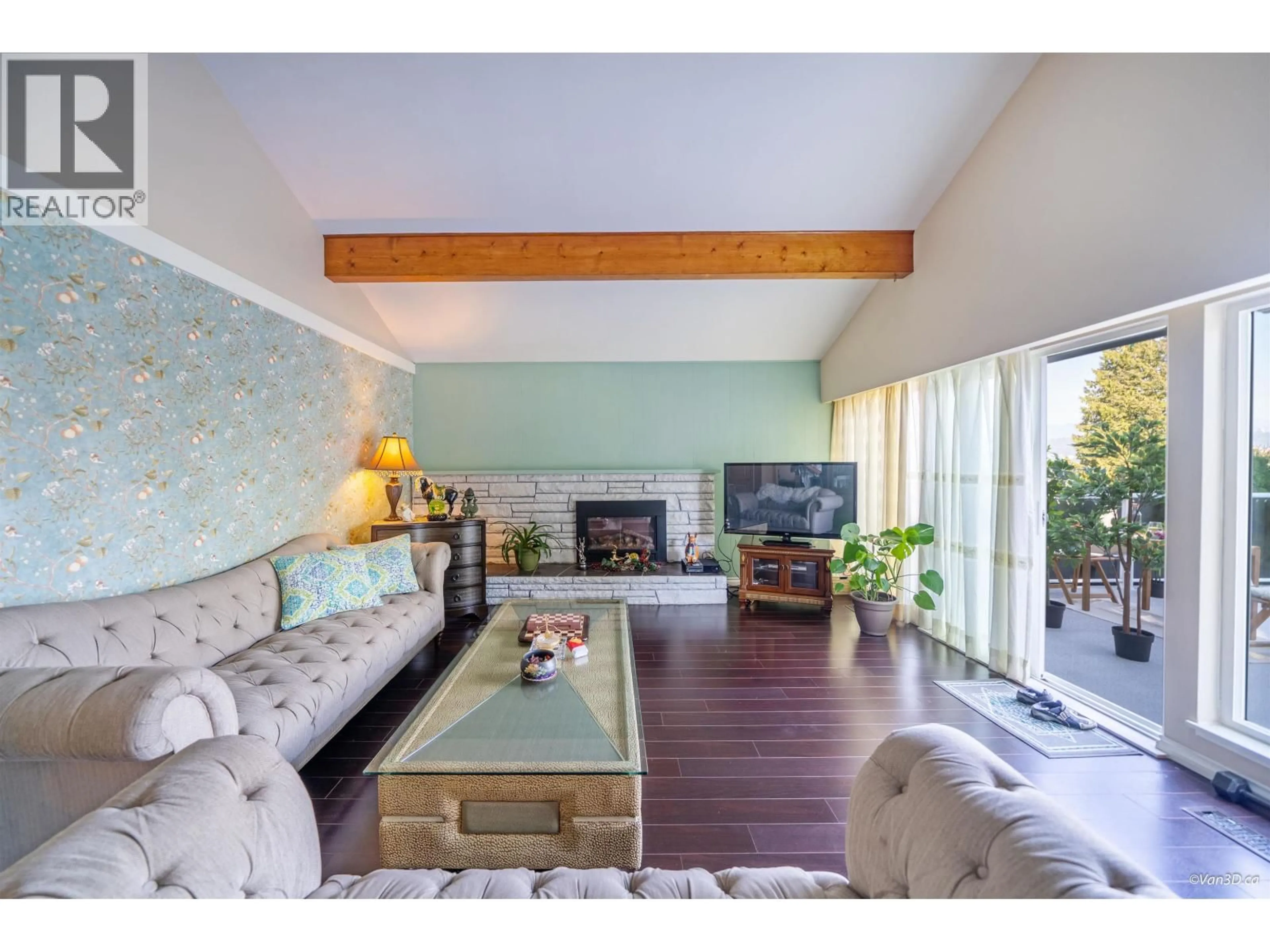 Living room with furniture, wood/laminate floor for 5681 SARDIS CRESCENT, Burnaby British Columbia V5H3K4