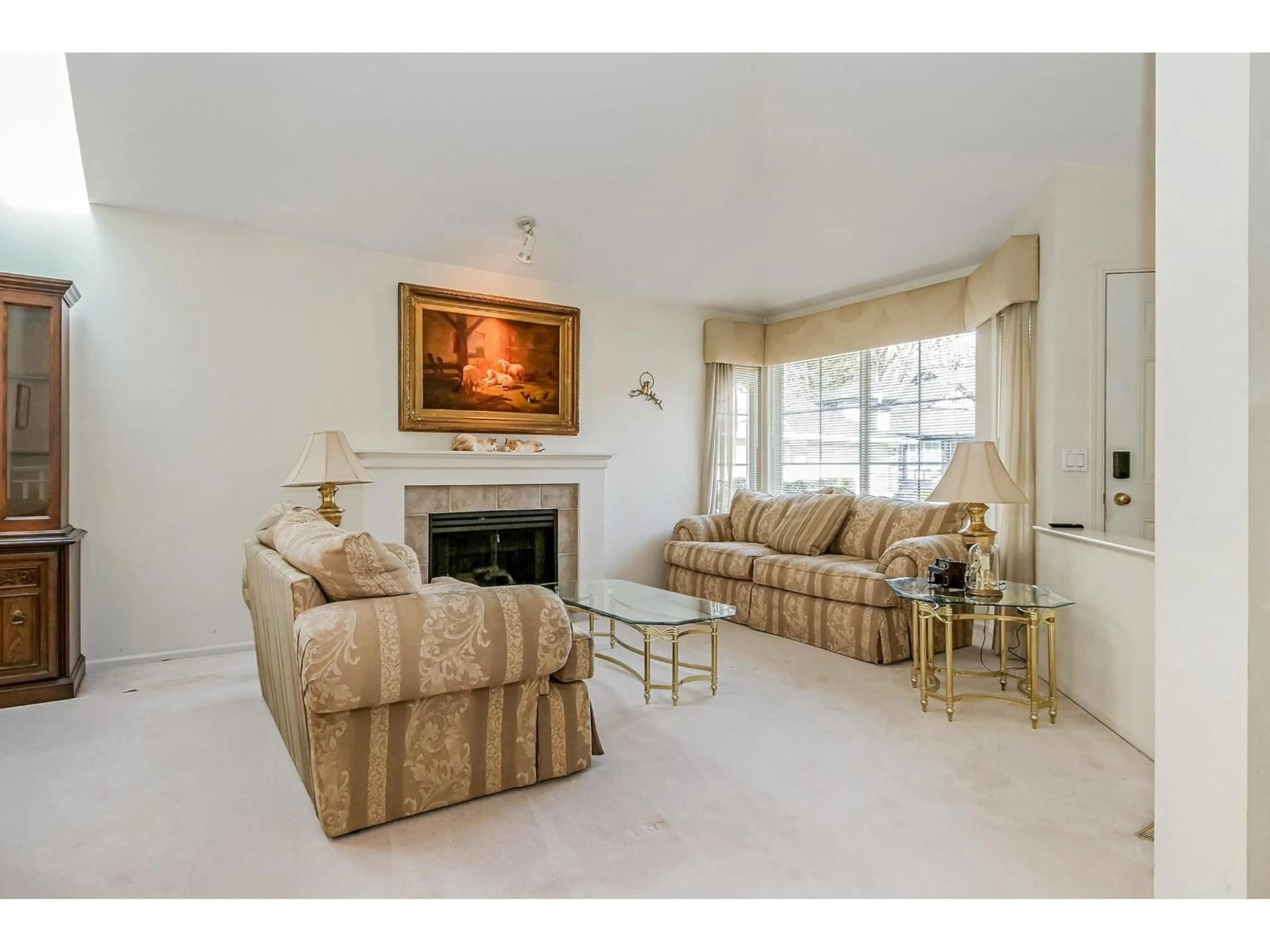 Living room with furniture, unknown for 33 - 17917 68 AVENUE, Surrey British Columbia V3S9C8