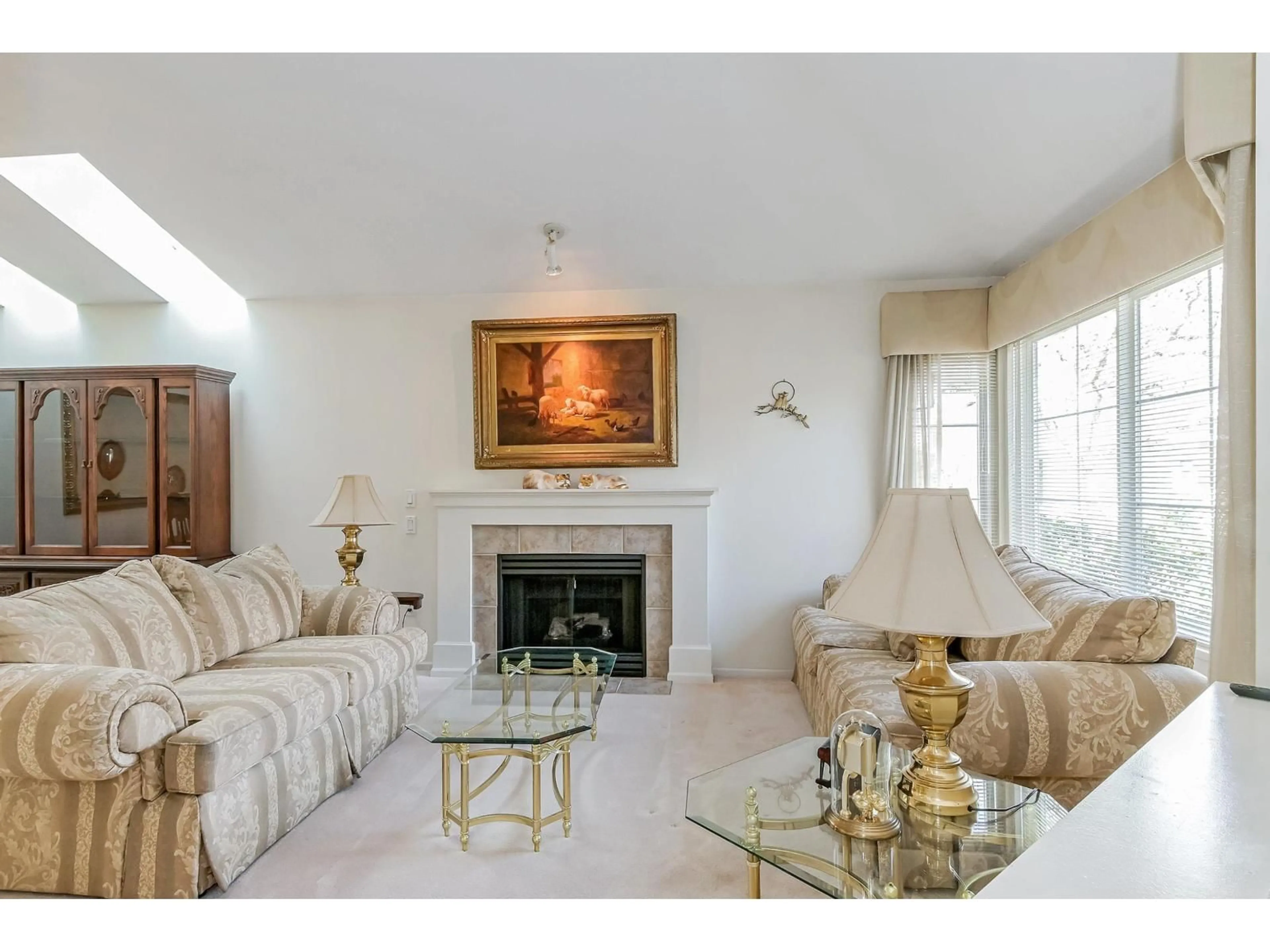 Living room with furniture, unknown for 33 - 17917 68 AVENUE, Surrey British Columbia V3S9C8