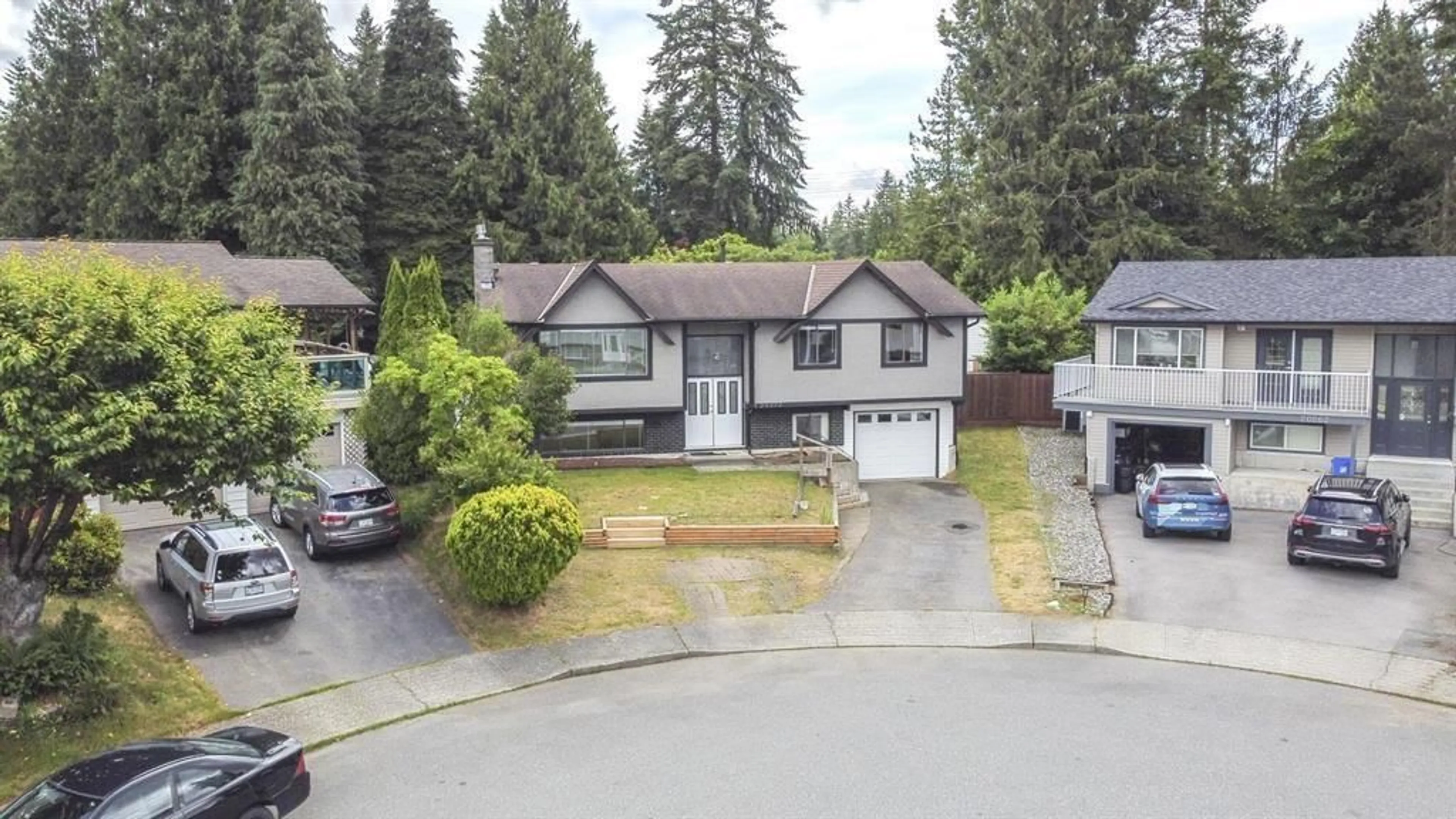 A pic from outside/outdoor area/front of a property/back of a property/a pic from drone, street for 20272 46A AVENUE, Langley British Columbia V3A5K4