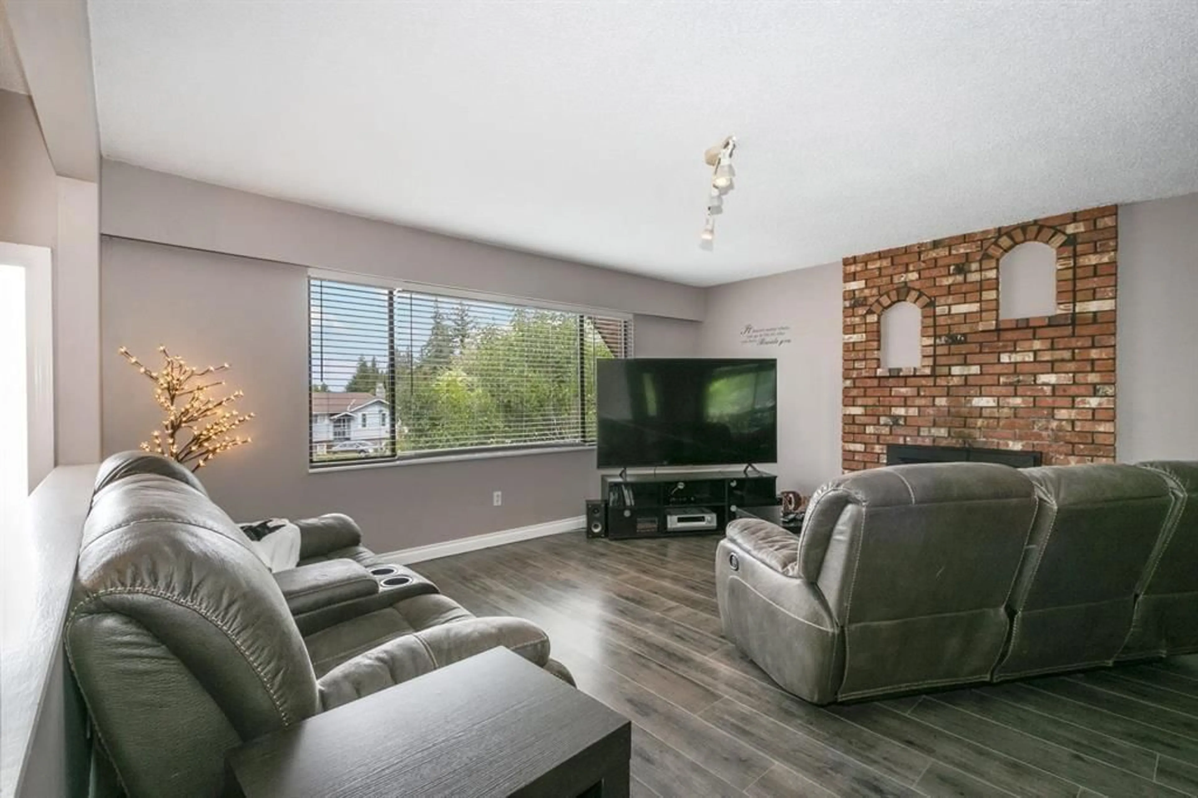 Living room with furniture, unknown for 20272 46A AVENUE, Langley British Columbia V3A5K4