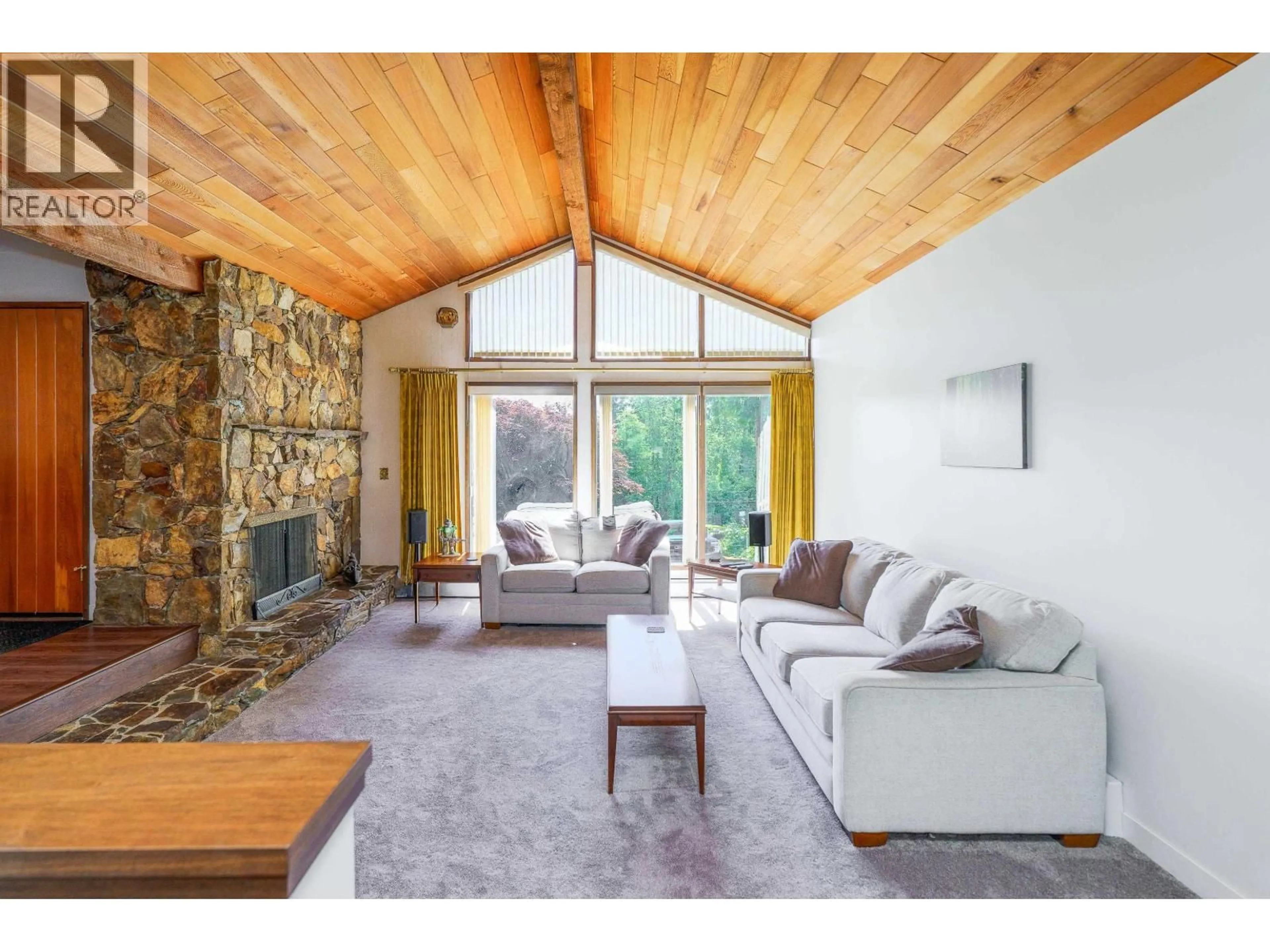 Living room with furniture, wood/laminate floor for 27573 SAYERS CRESCENT, Maple Ridge British Columbia V2W1N3